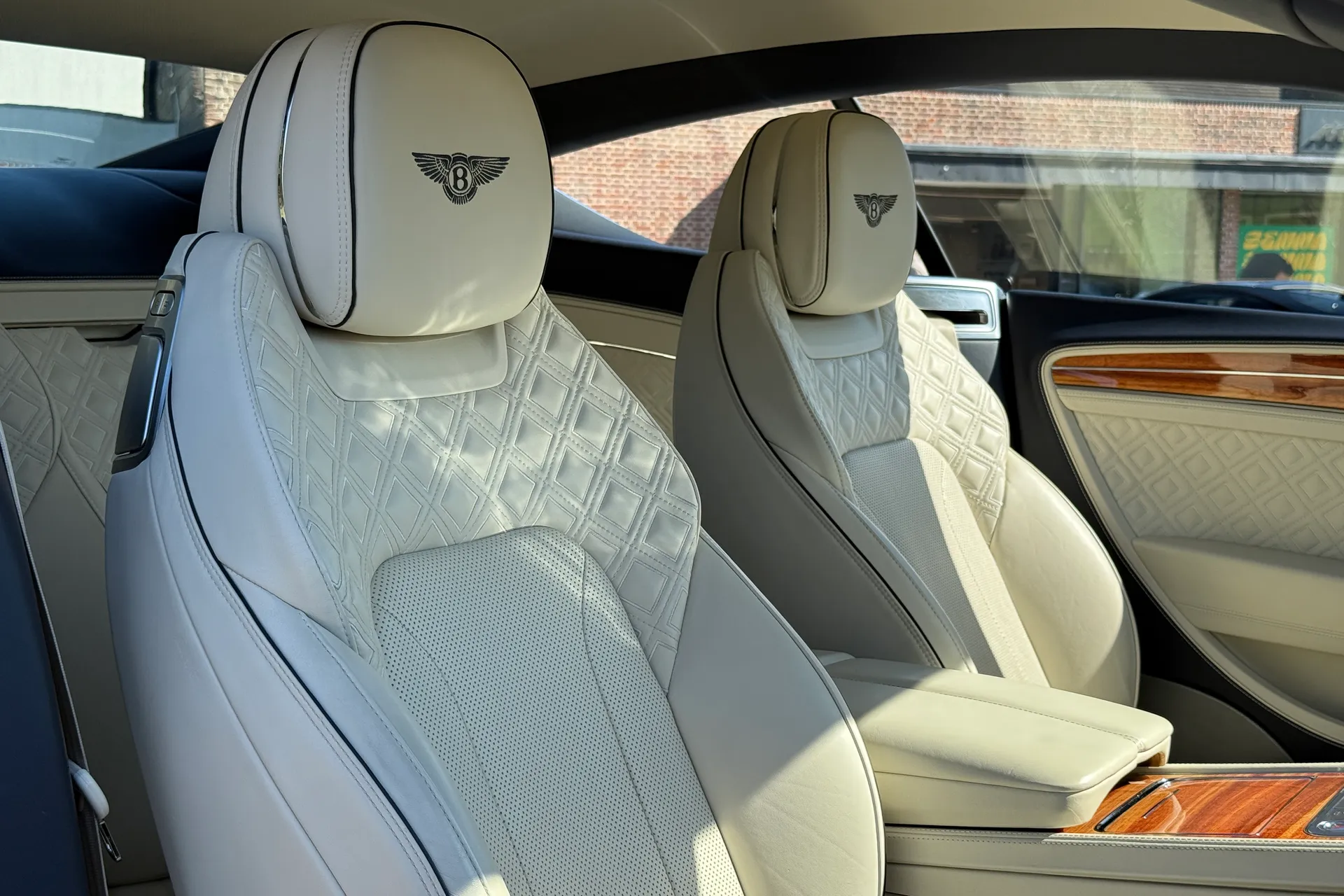 Bentley CONTINENTAL GT thumbnail image number 26