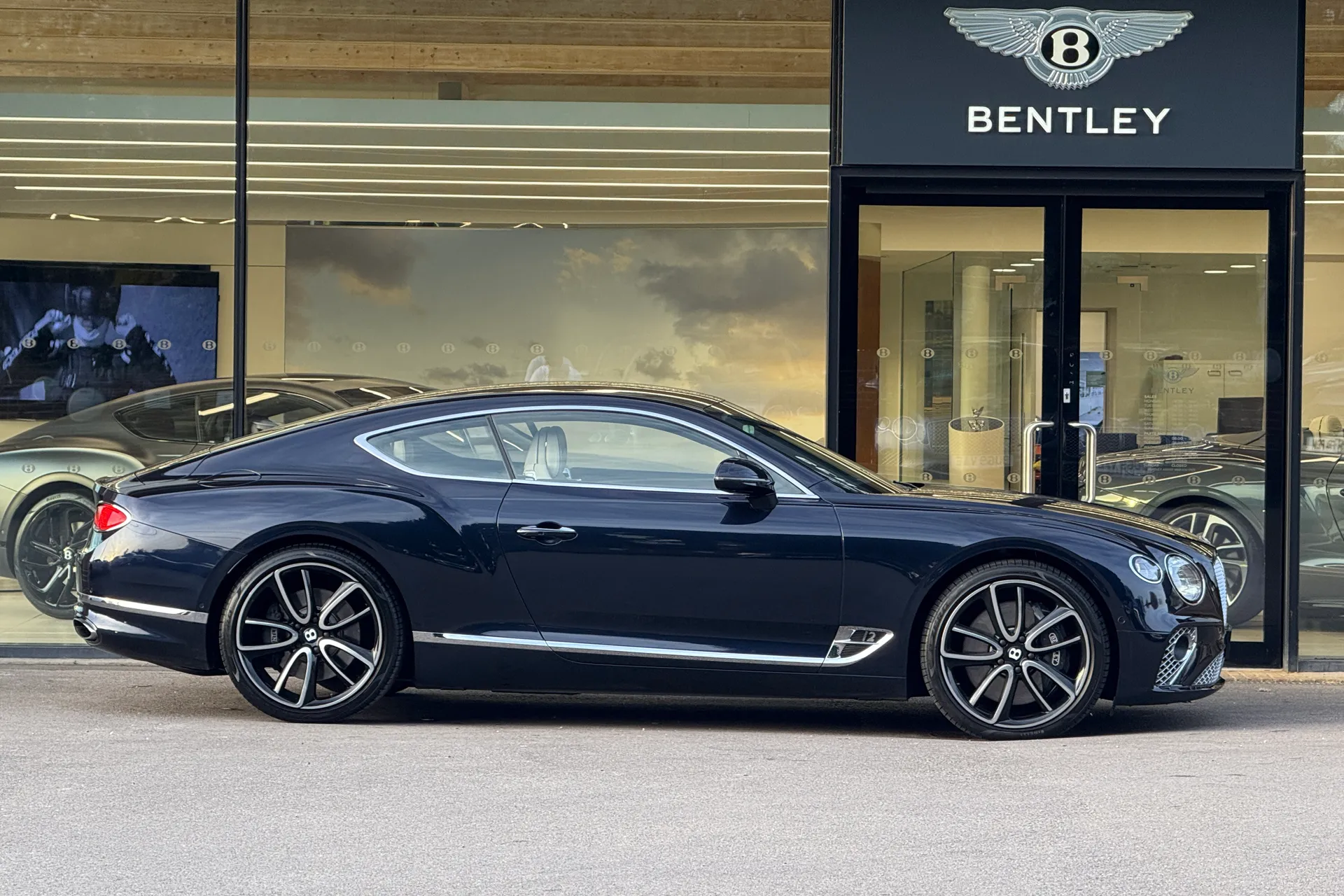 Bentley CONTINENTAL GT thumbnail image number 2