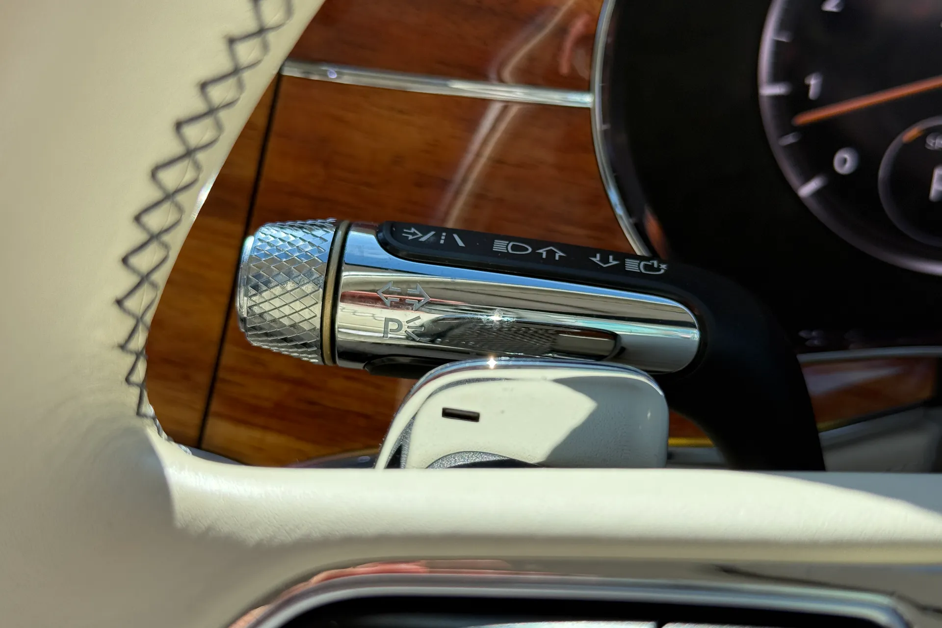 Bentley CONTINENTAL GT thumbnail image number 51