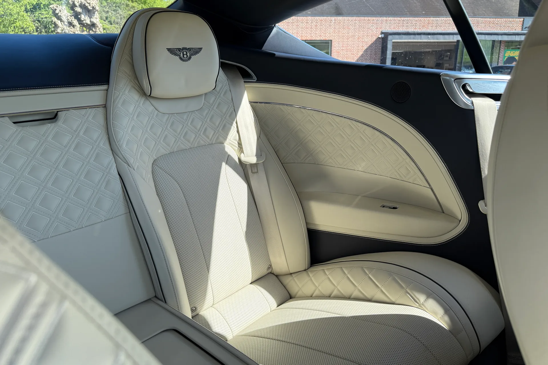Bentley CONTINENTAL GT thumbnail image number 54