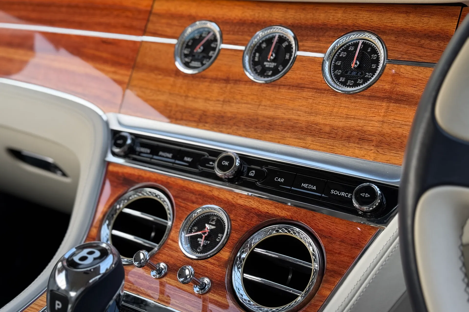 Bentley CONTINENTAL GT thumbnail image number 12
