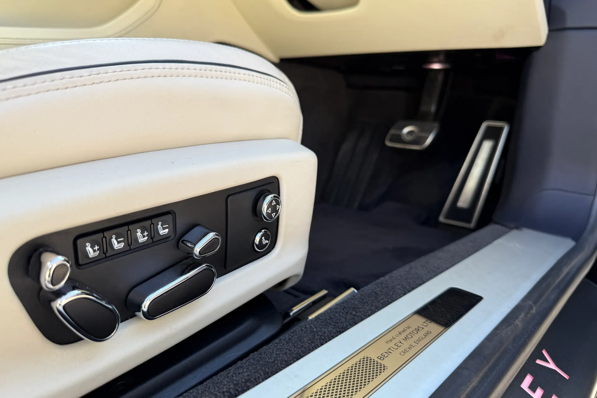 Bentley CONTINENTAL GT thumbnail image number 31