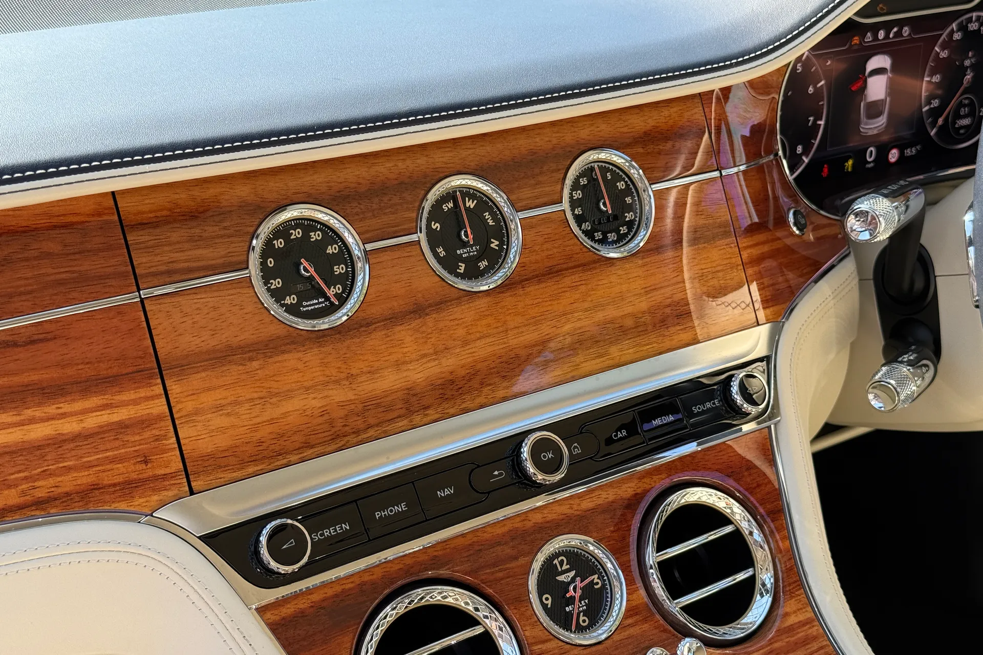 Bentley CONTINENTAL GT thumbnail image number 36