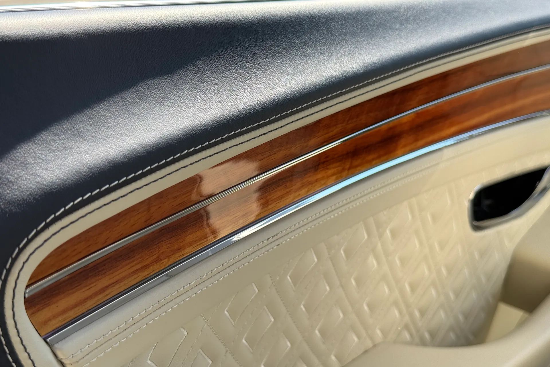 Bentley CONTINENTAL GT thumbnail image number 47