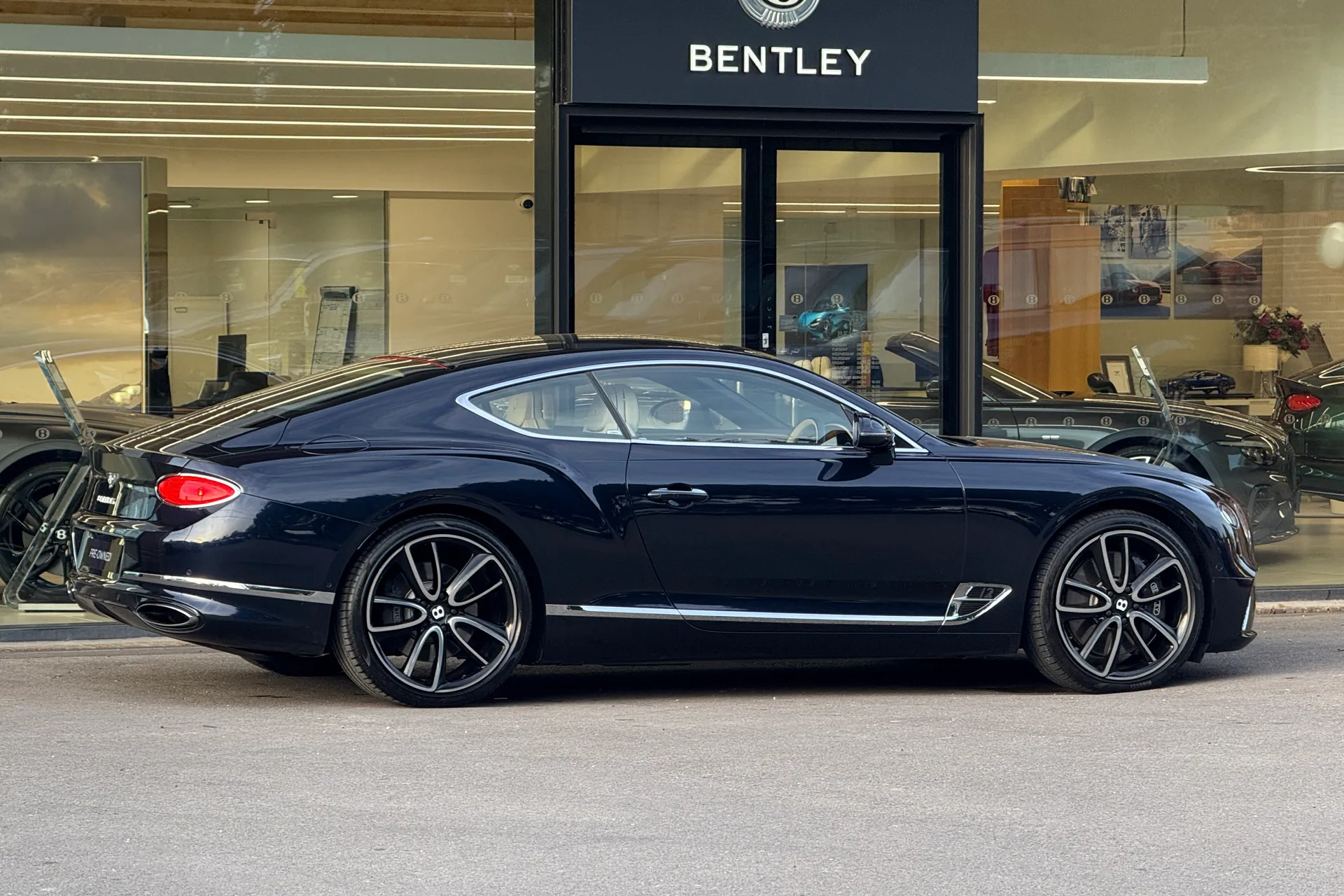 Bentley CONTINENTAL GT thumbnail image number 5
