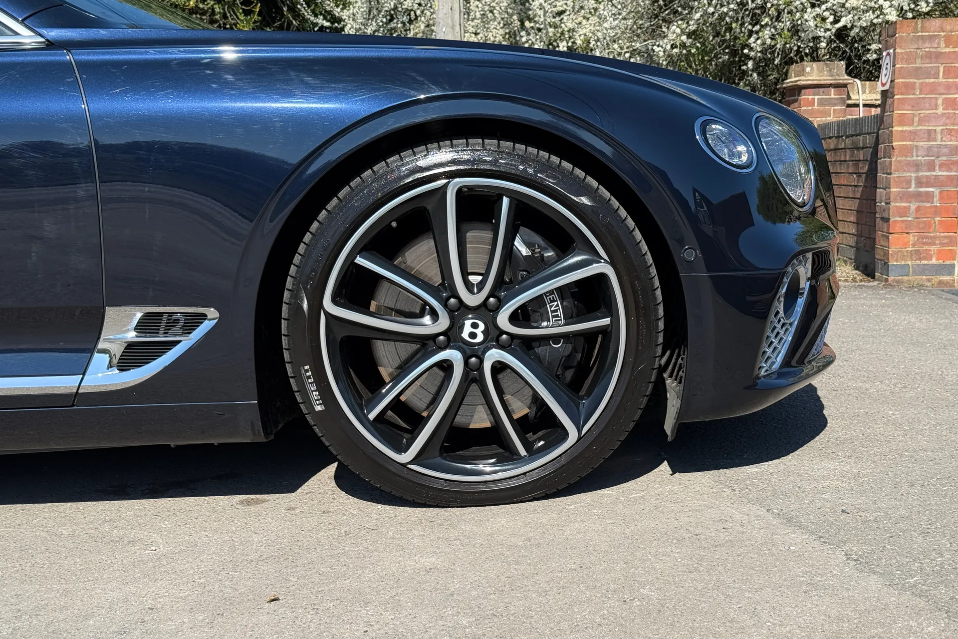 Bentley CONTINENTAL GT thumbnail image number 16