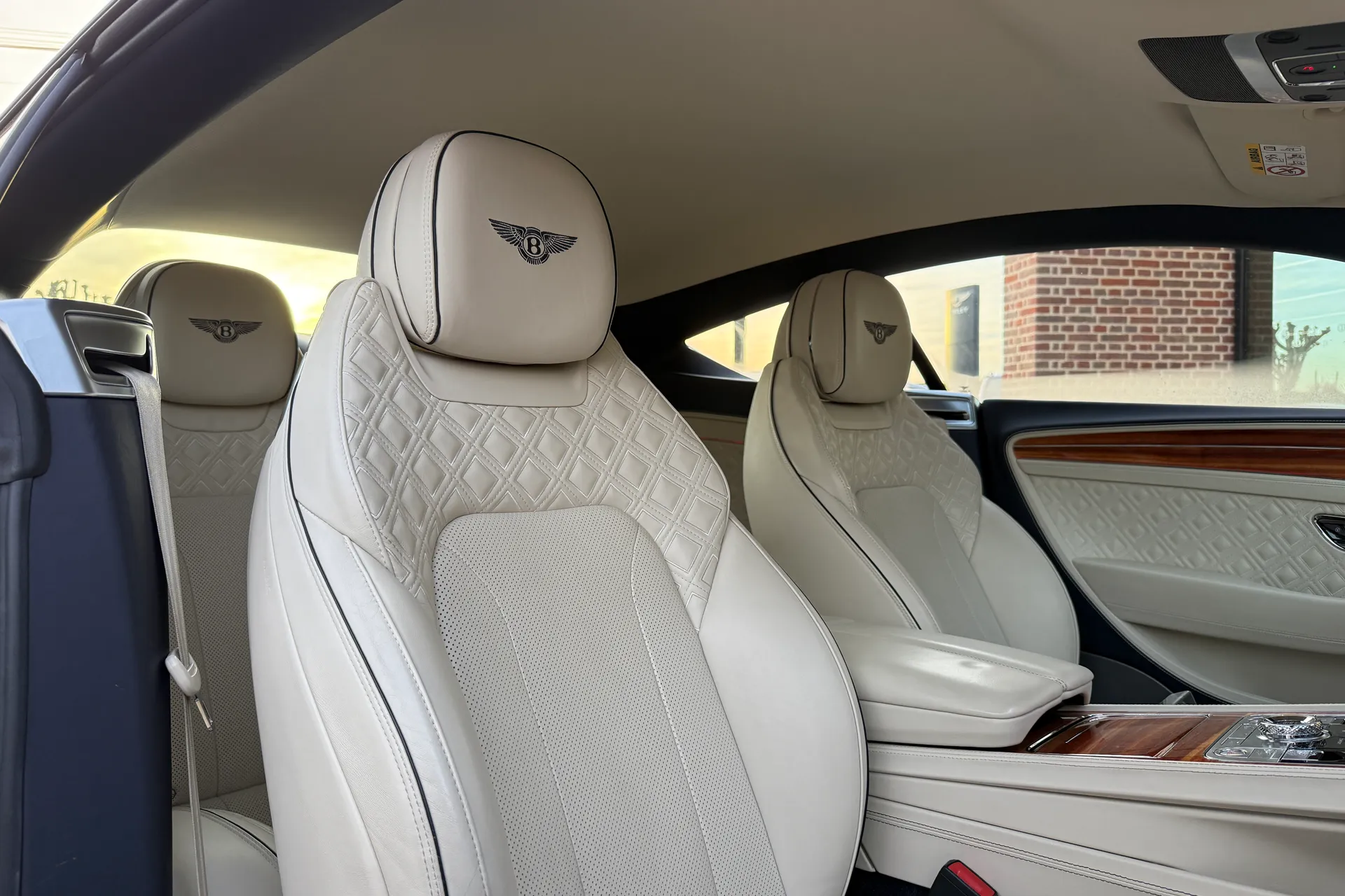 Bentley CONTINENTAL GT thumbnail image number 4