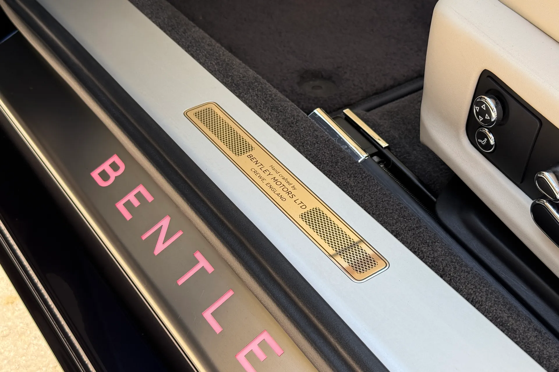 Bentley CONTINENTAL GT thumbnail image number 34