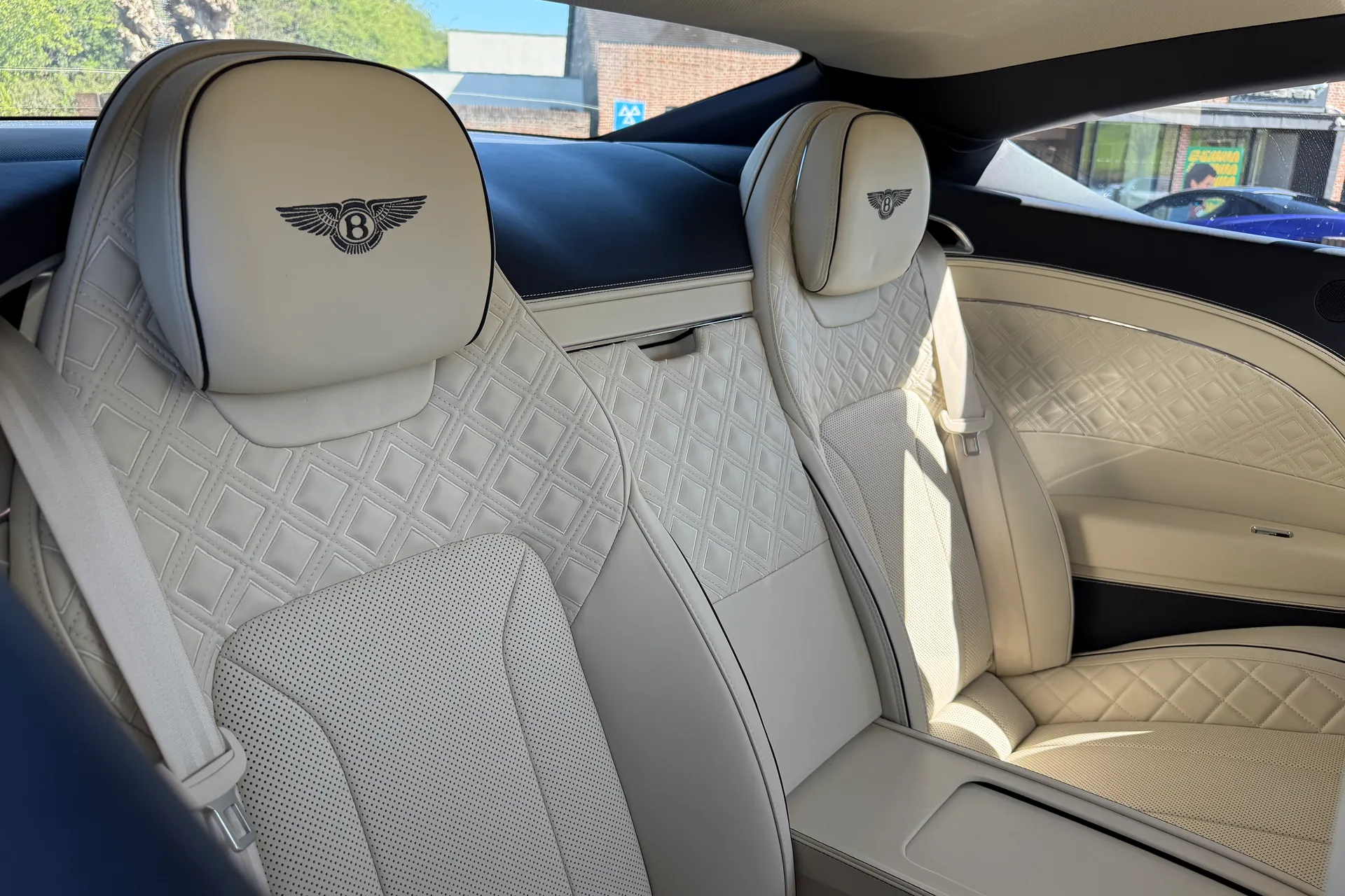 Bentley CONTINENTAL GT thumbnail image number 28