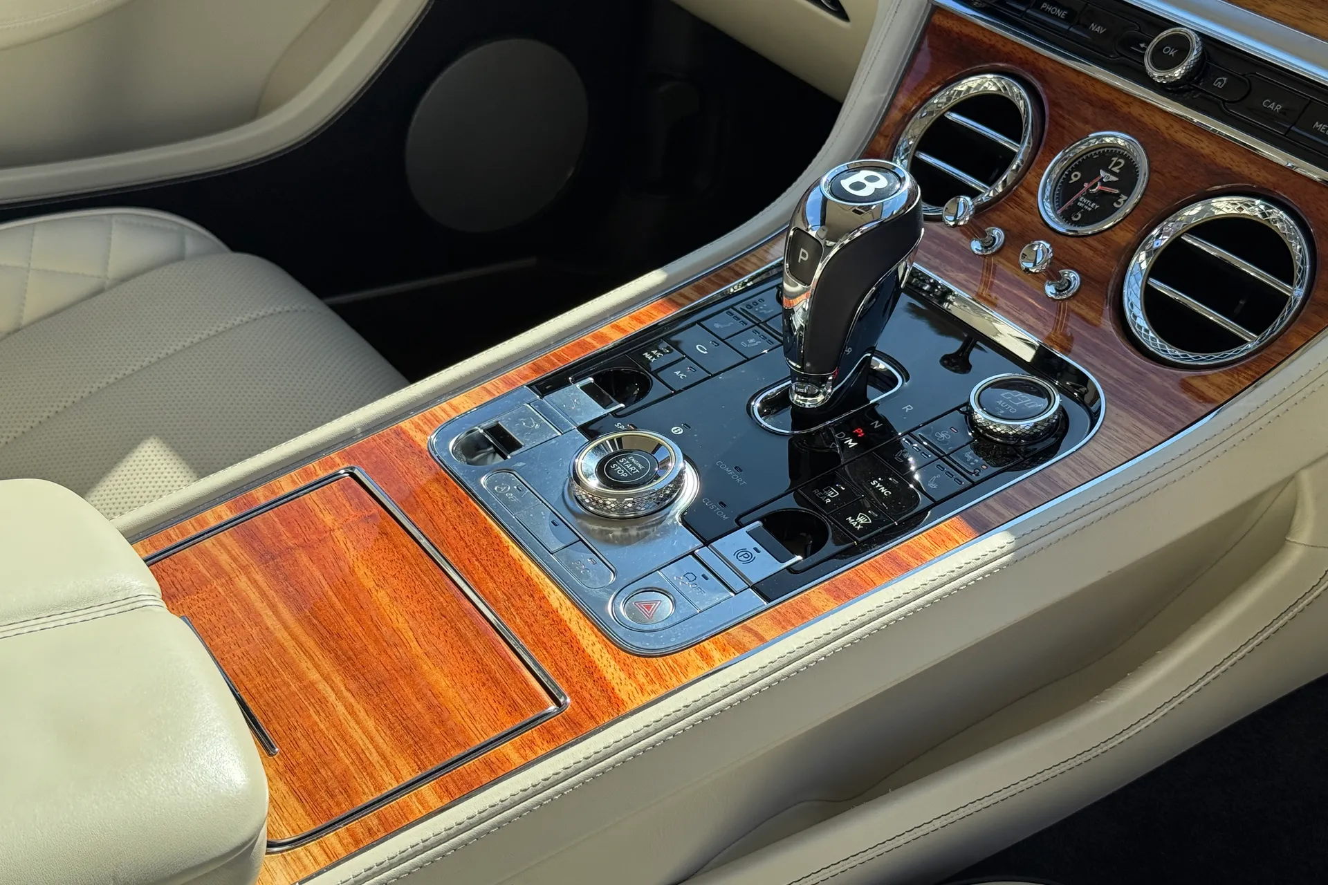 Bentley CONTINENTAL GT thumbnail image number 25