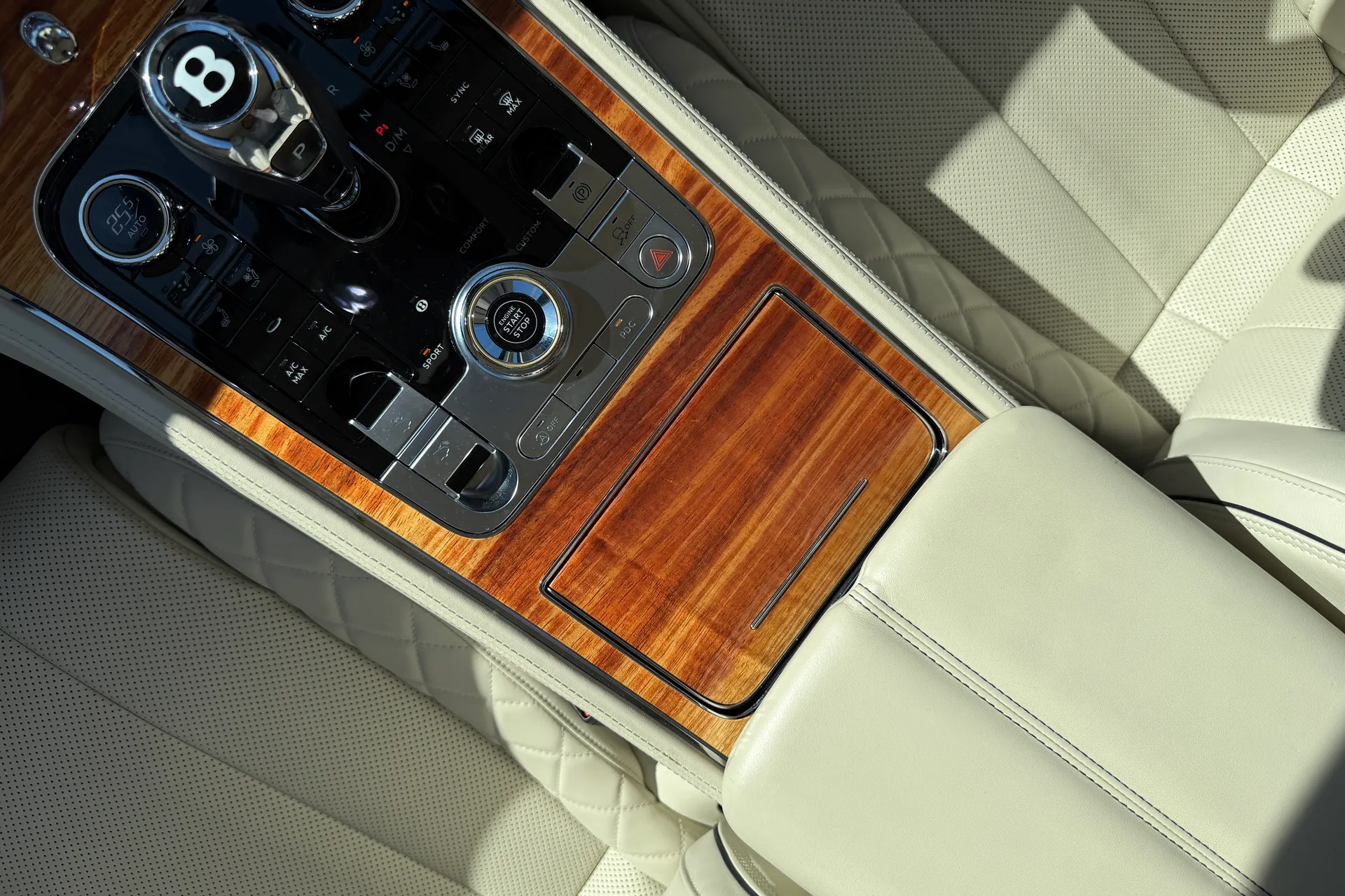 Bentley CONTINENTAL GT thumbnail image number 43