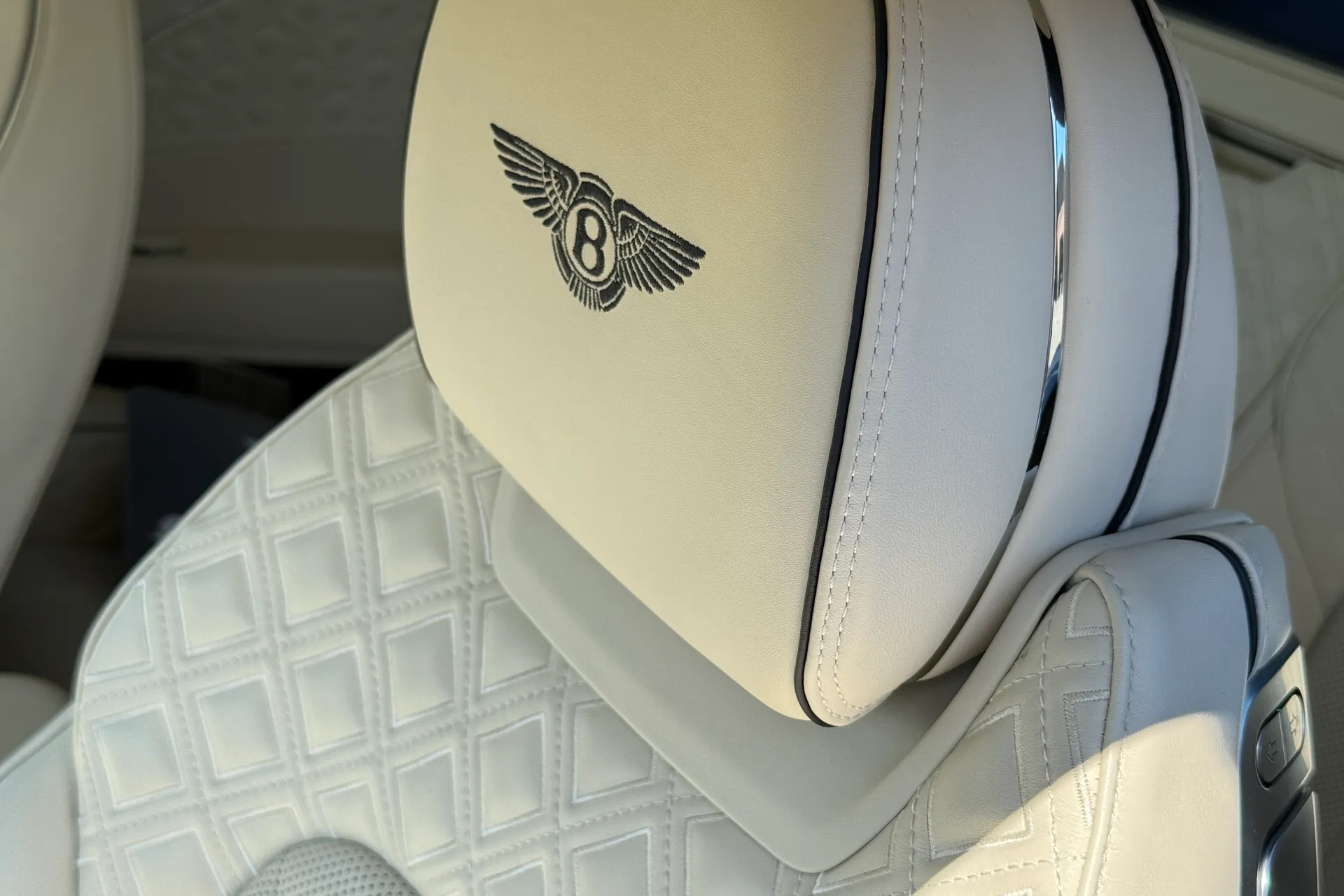 Bentley CONTINENTAL GT thumbnail image number 37