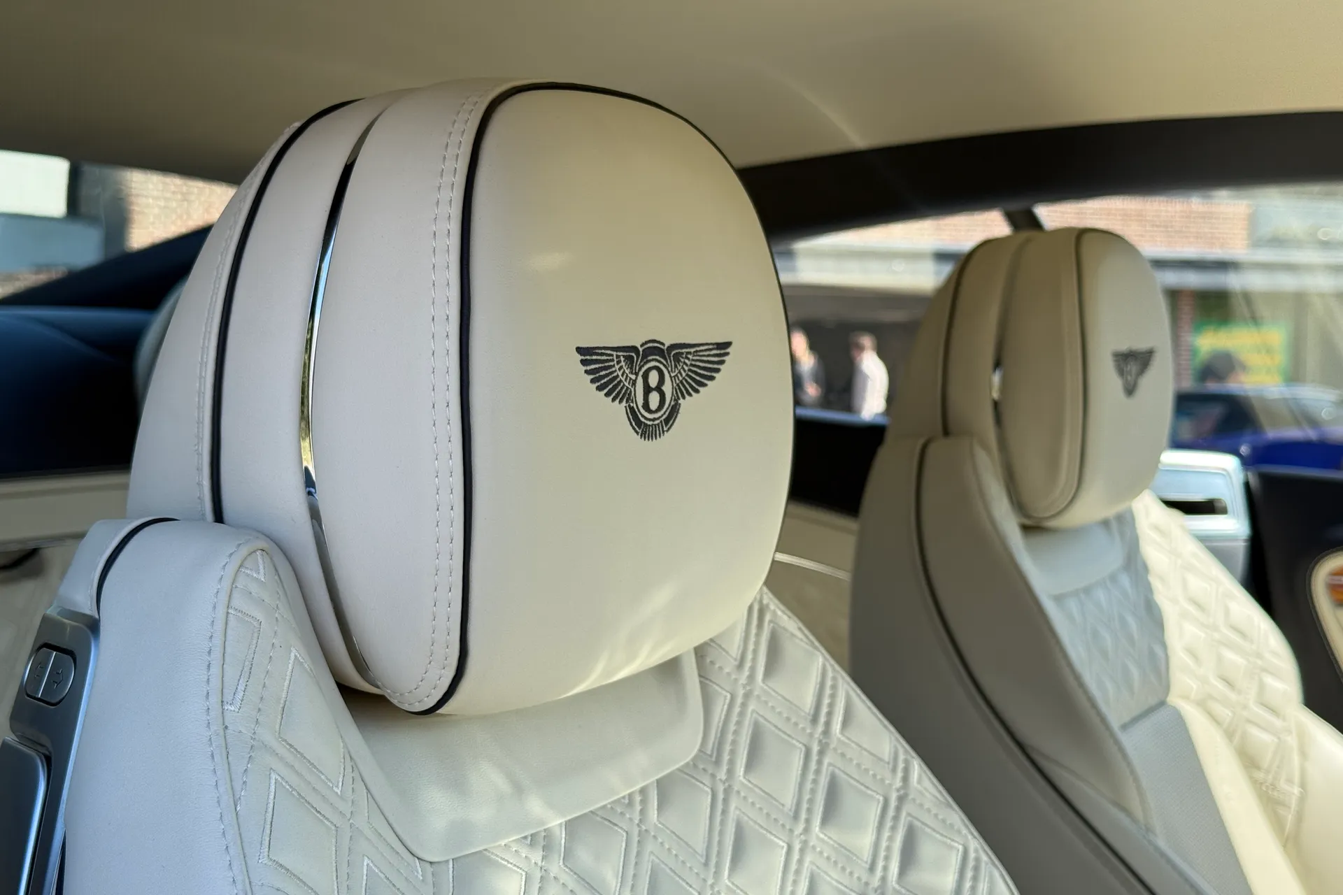 Bentley CONTINENTAL GT thumbnail image number 27