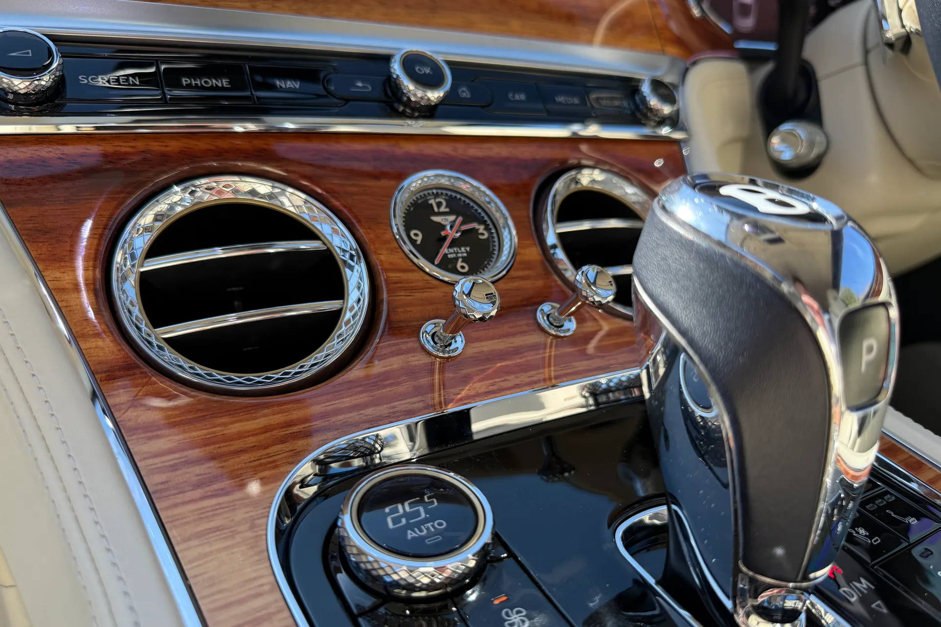 Bentley CONTINENTAL GT thumbnail image number 42