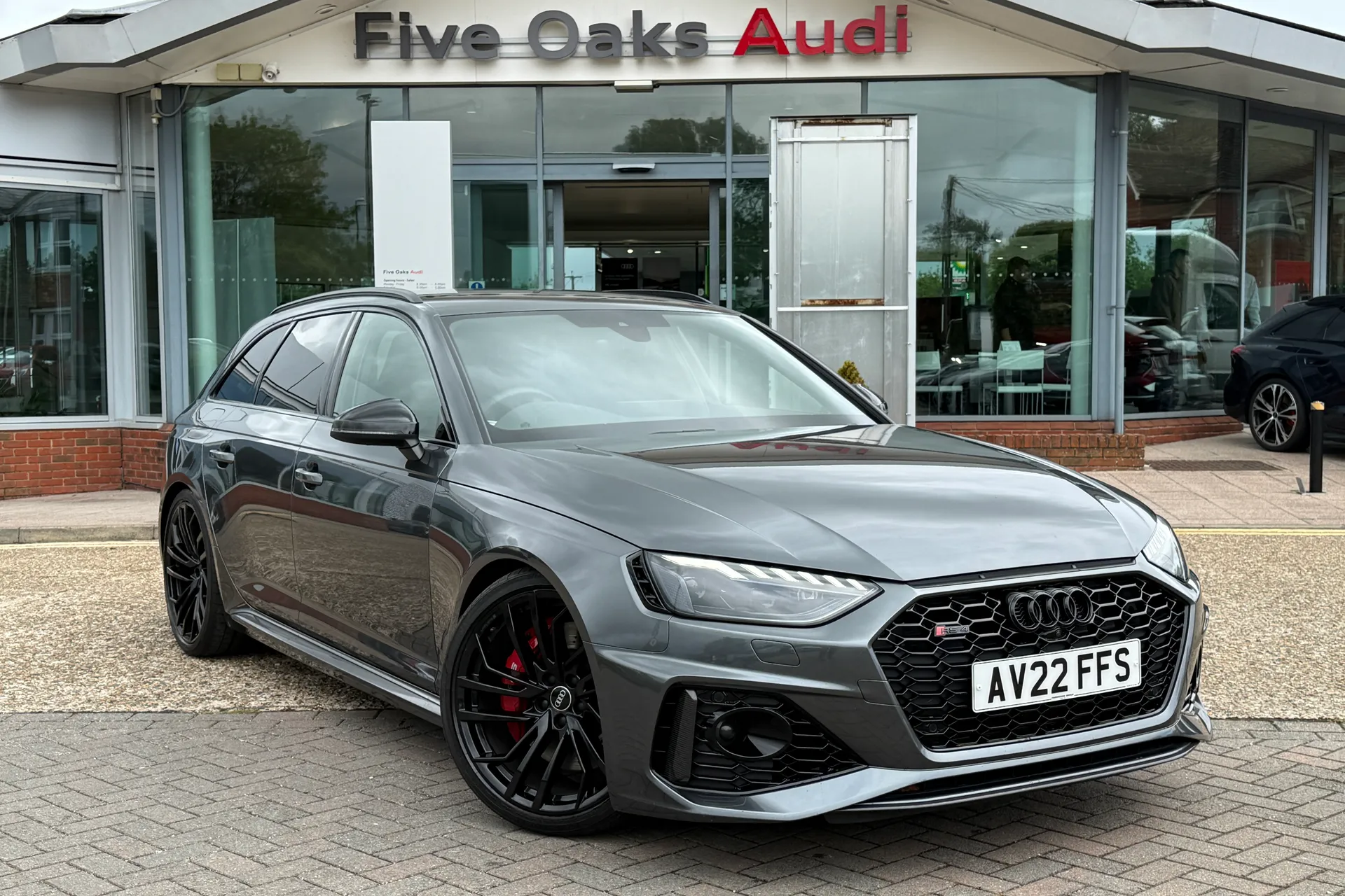Audi RS4 focused image