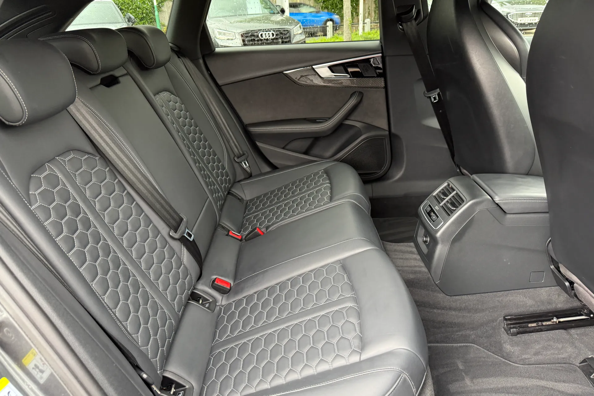 Audi RS4 thumbnail image number 48