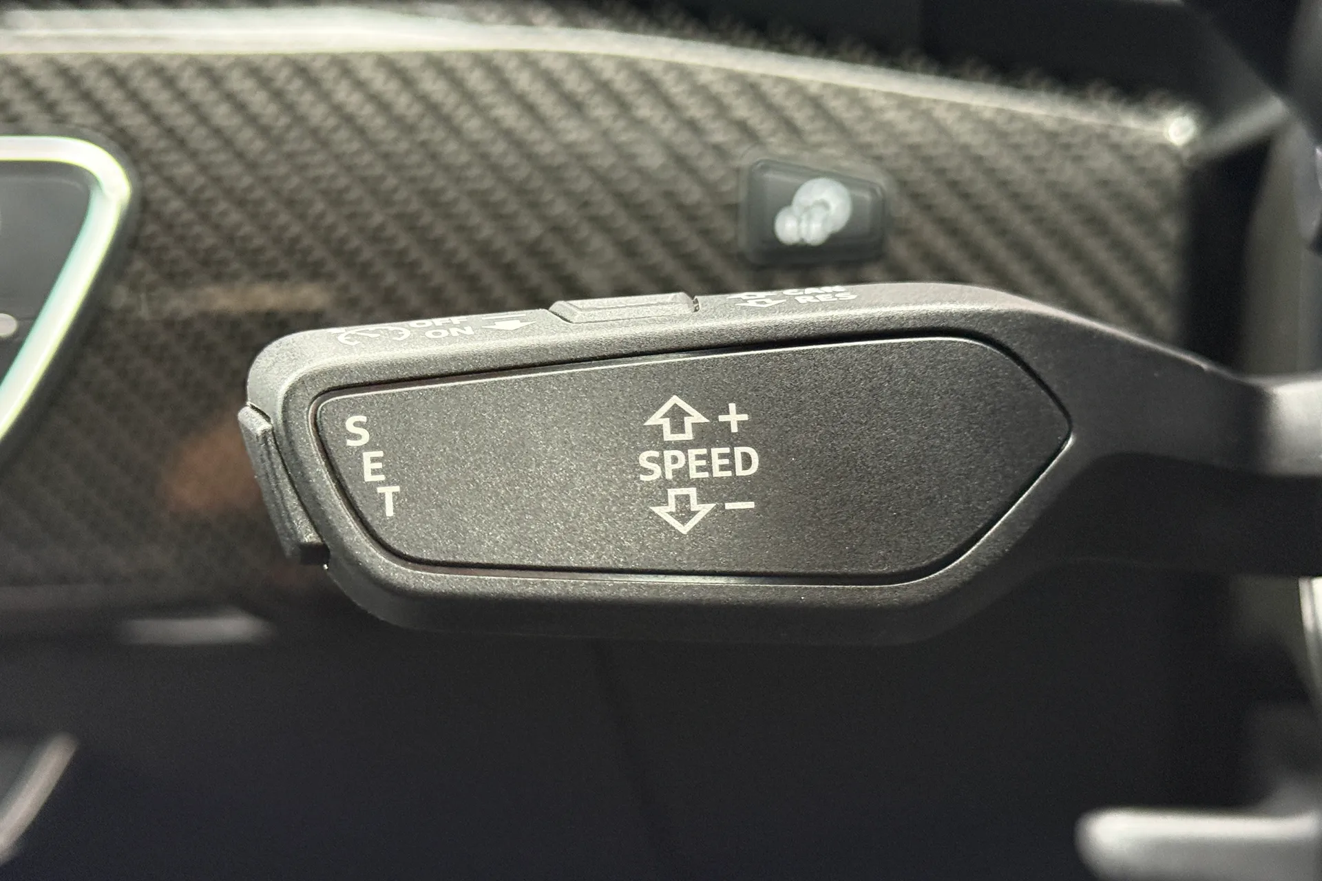 Audi RS4 thumbnail image number 22