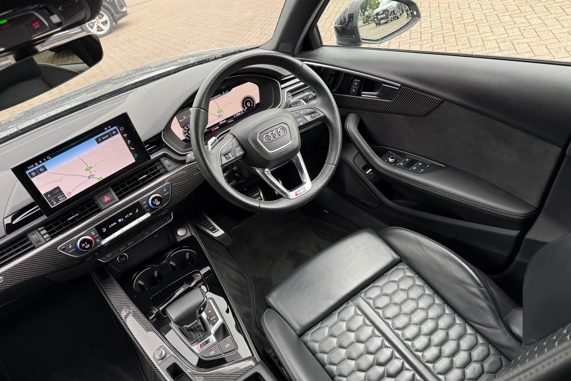 Audi RS4 thumbnail image number 45
