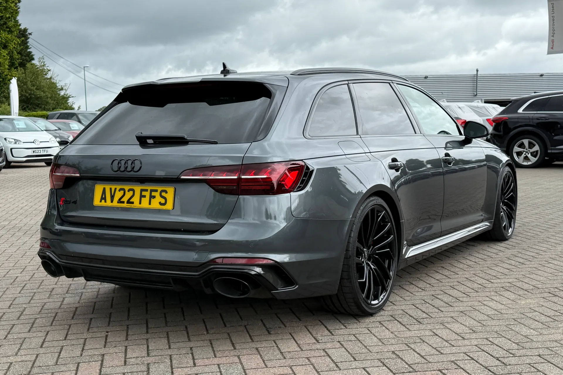 Audi RS4 thumbnail image number 36
