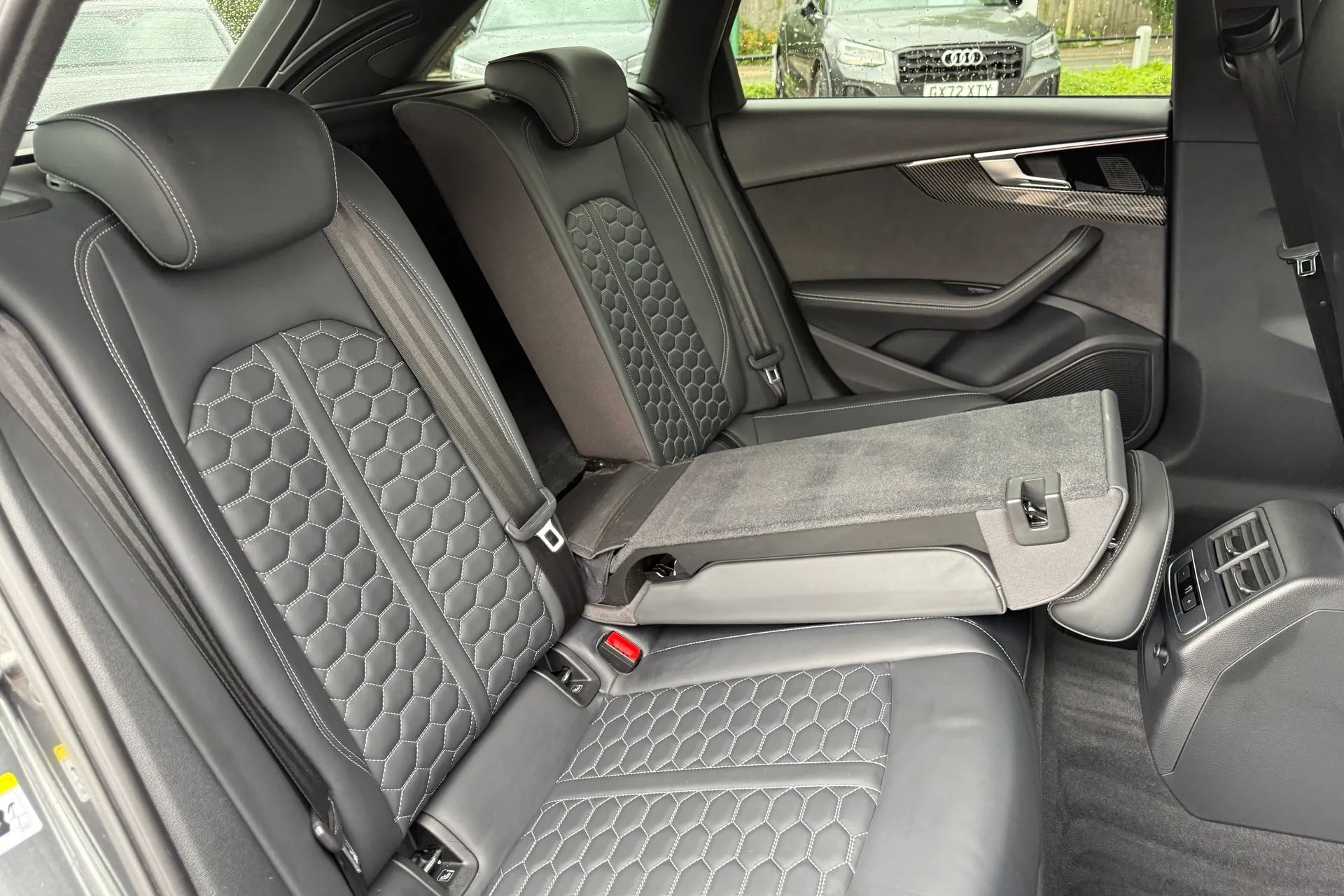 Audi RS4 thumbnail image number 50