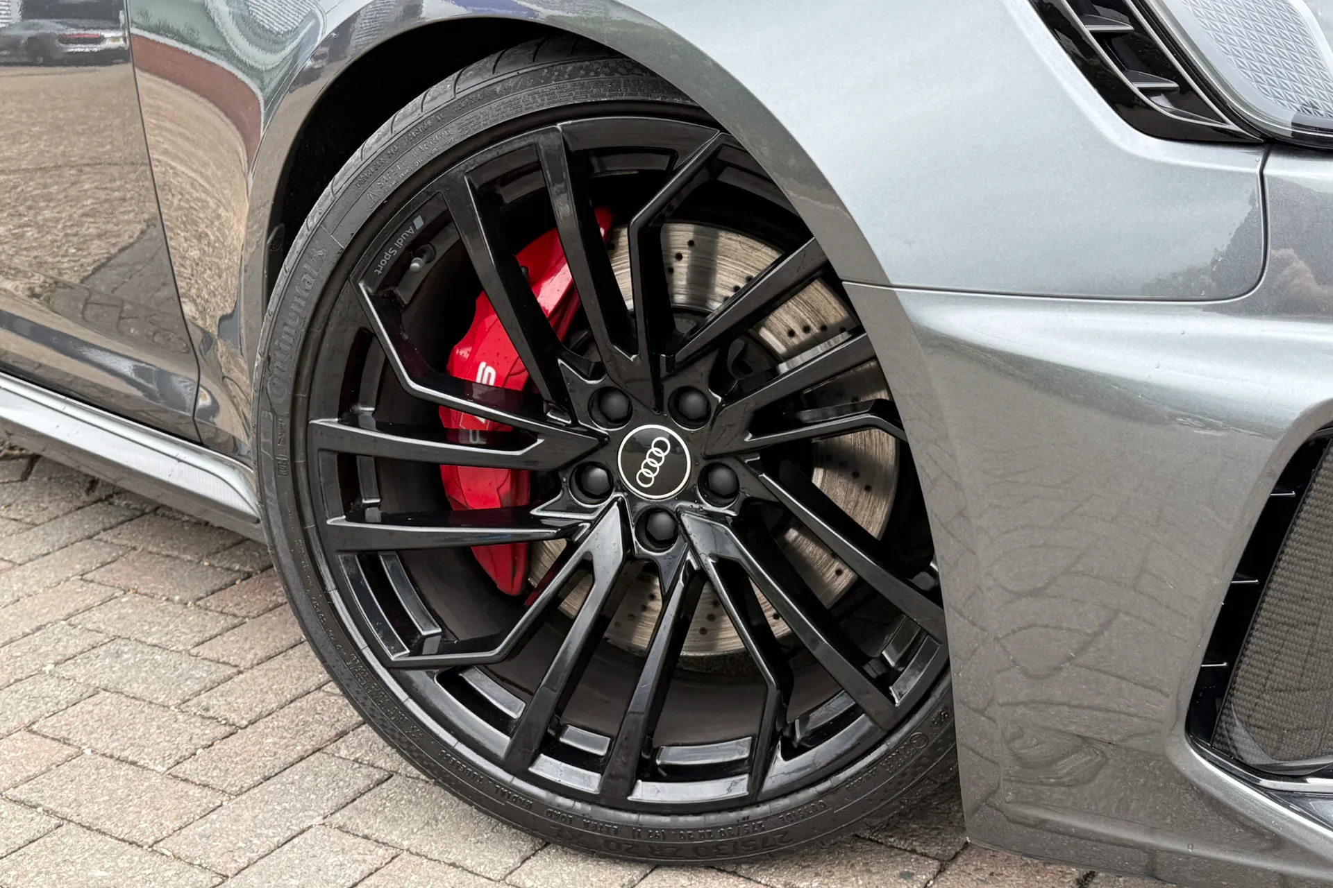 Audi RS4 thumbnail image number 7
