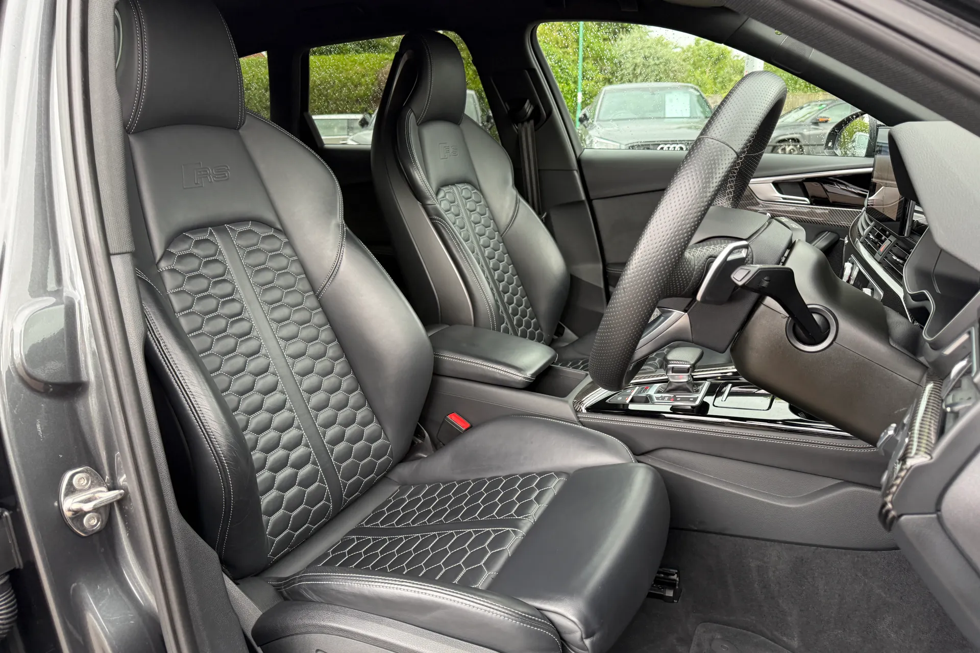 Audi RS4 thumbnail image number 31