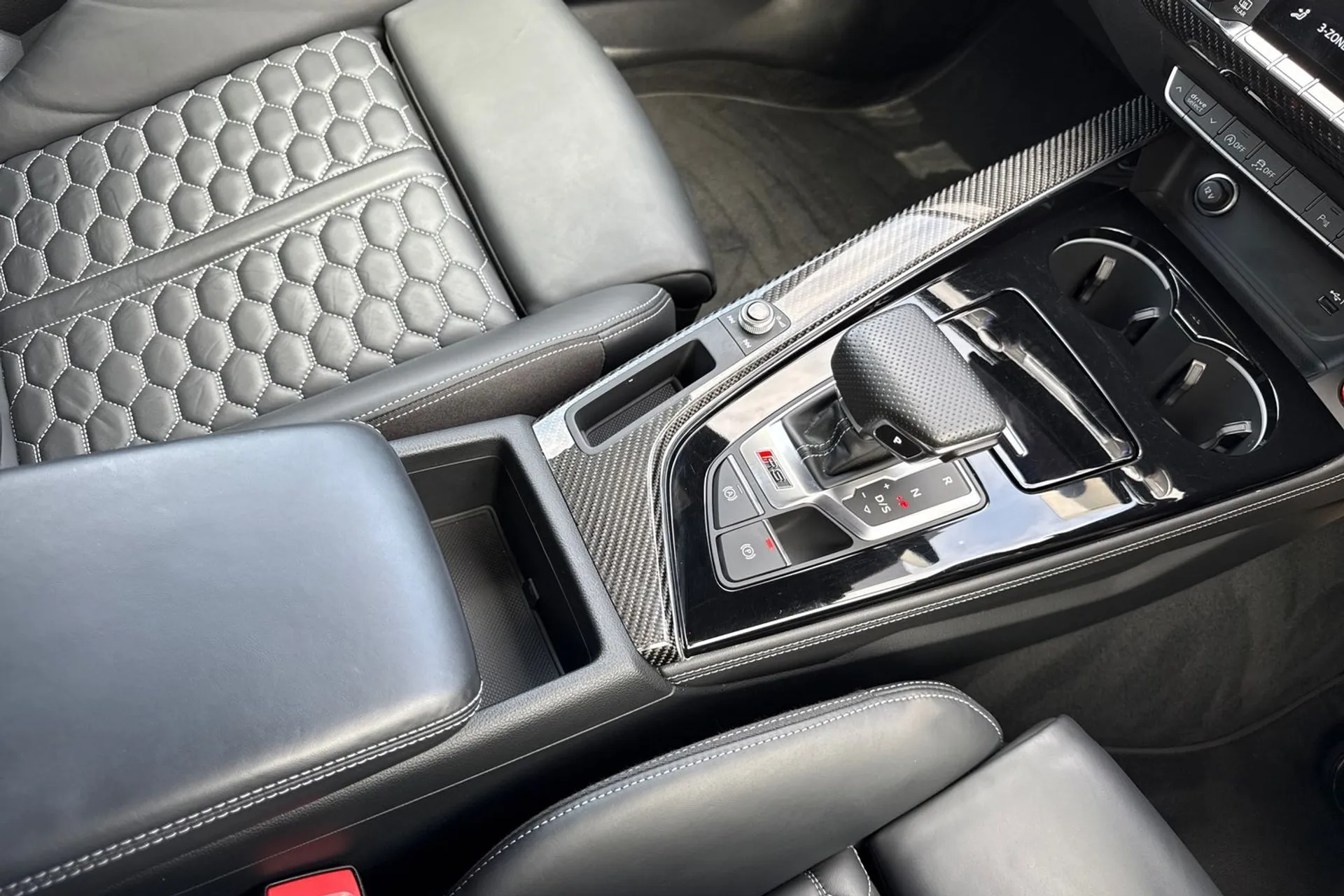 Audi RS4 thumbnail image number 37