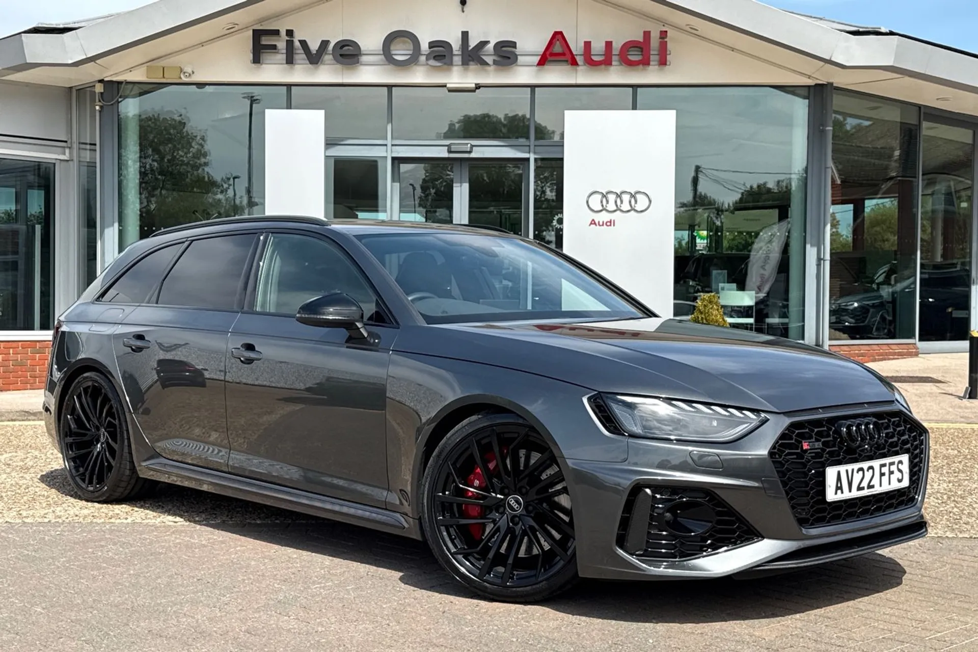Audi RS4 focused image
