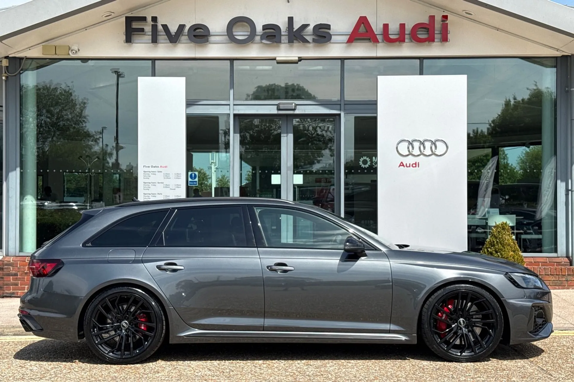 Audi RS4 thumbnail image number 2
