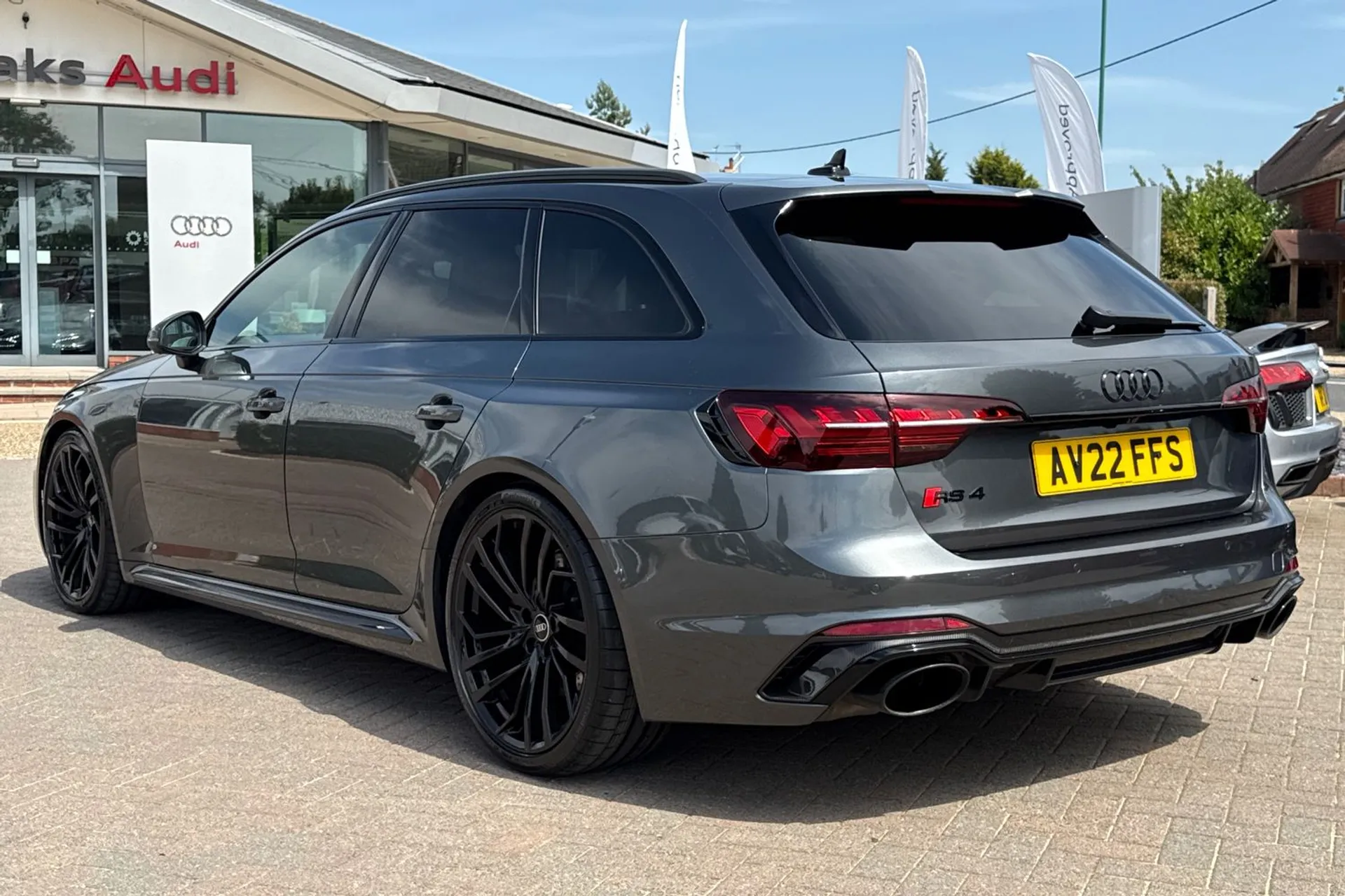 Audi RS4 thumbnail image number 6
