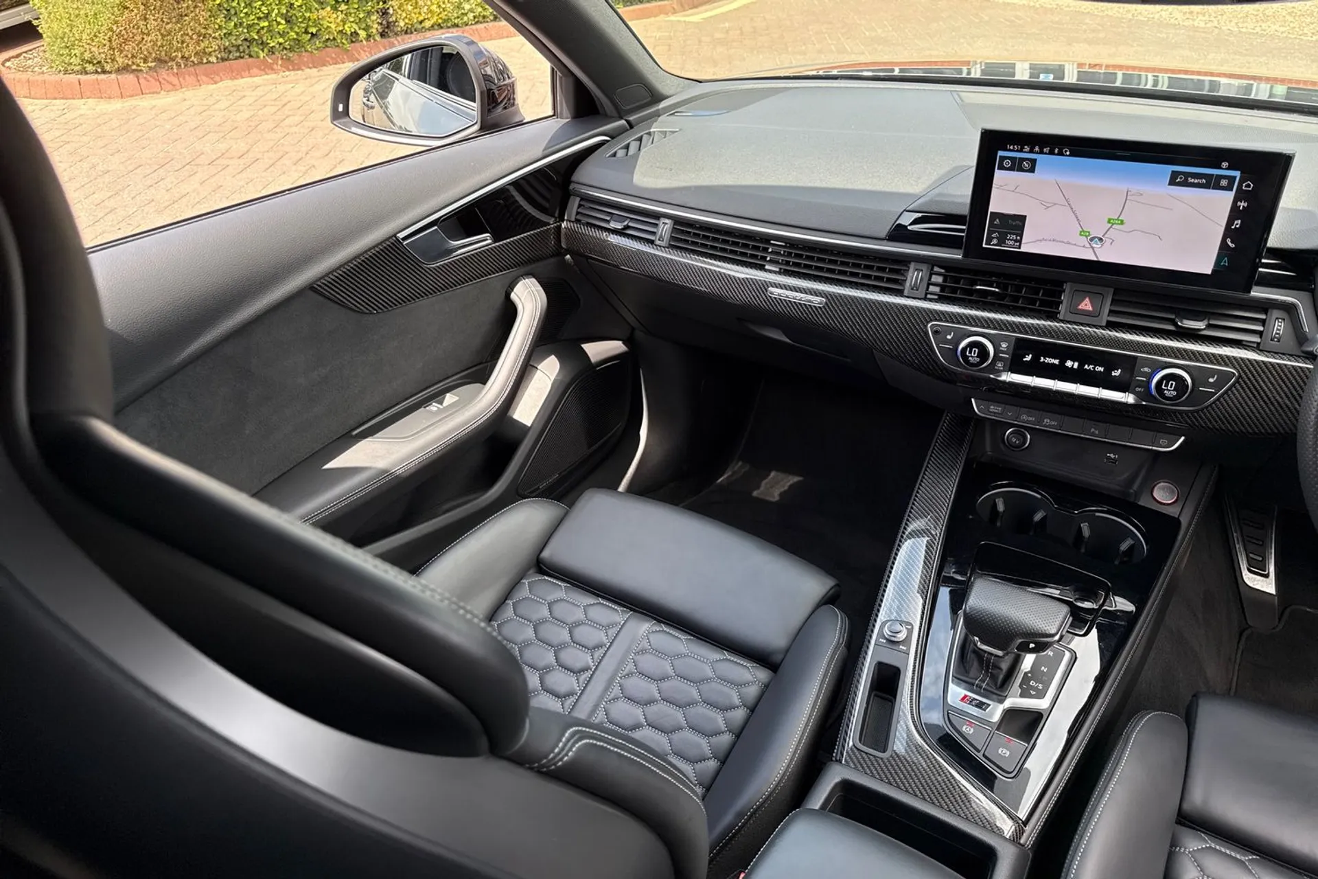 Audi RS4 thumbnail image number 36