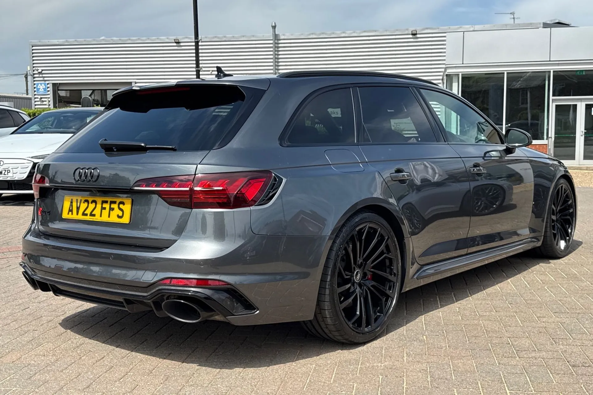 Audi RS4 thumbnail image number 4