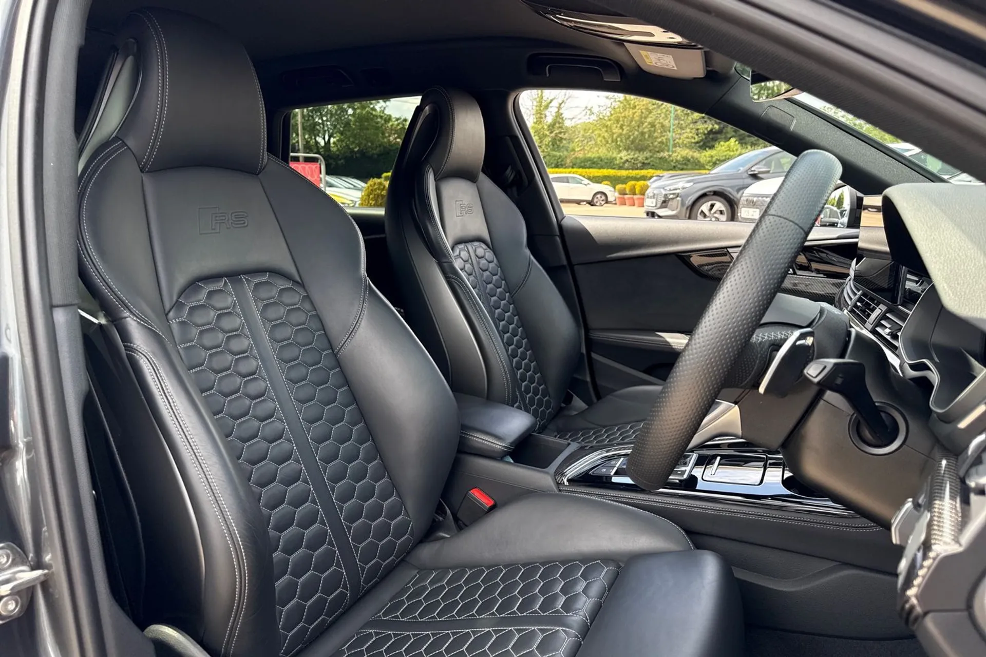 Audi RS4 thumbnail image number 28