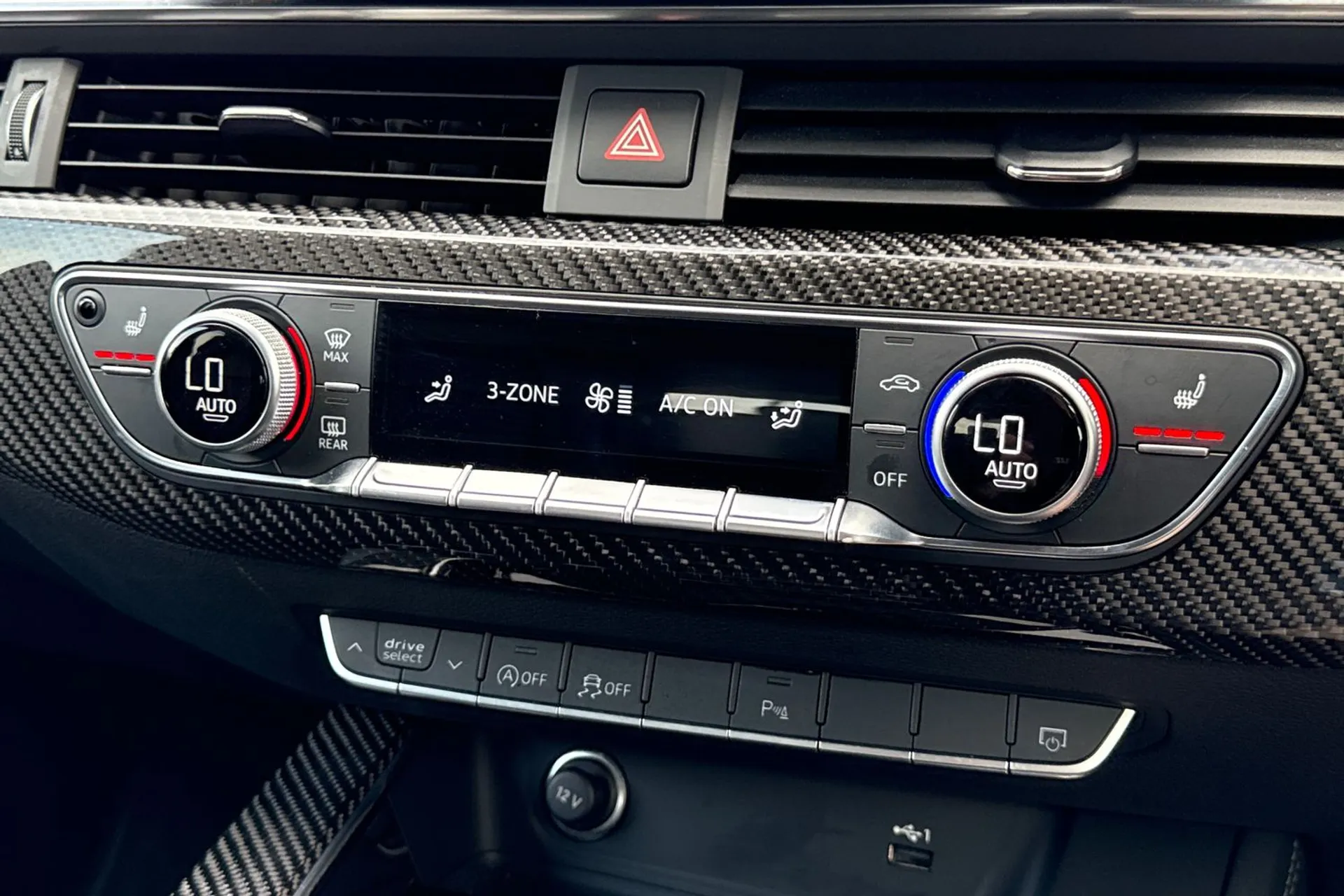 Audi RS4 thumbnail image number 17