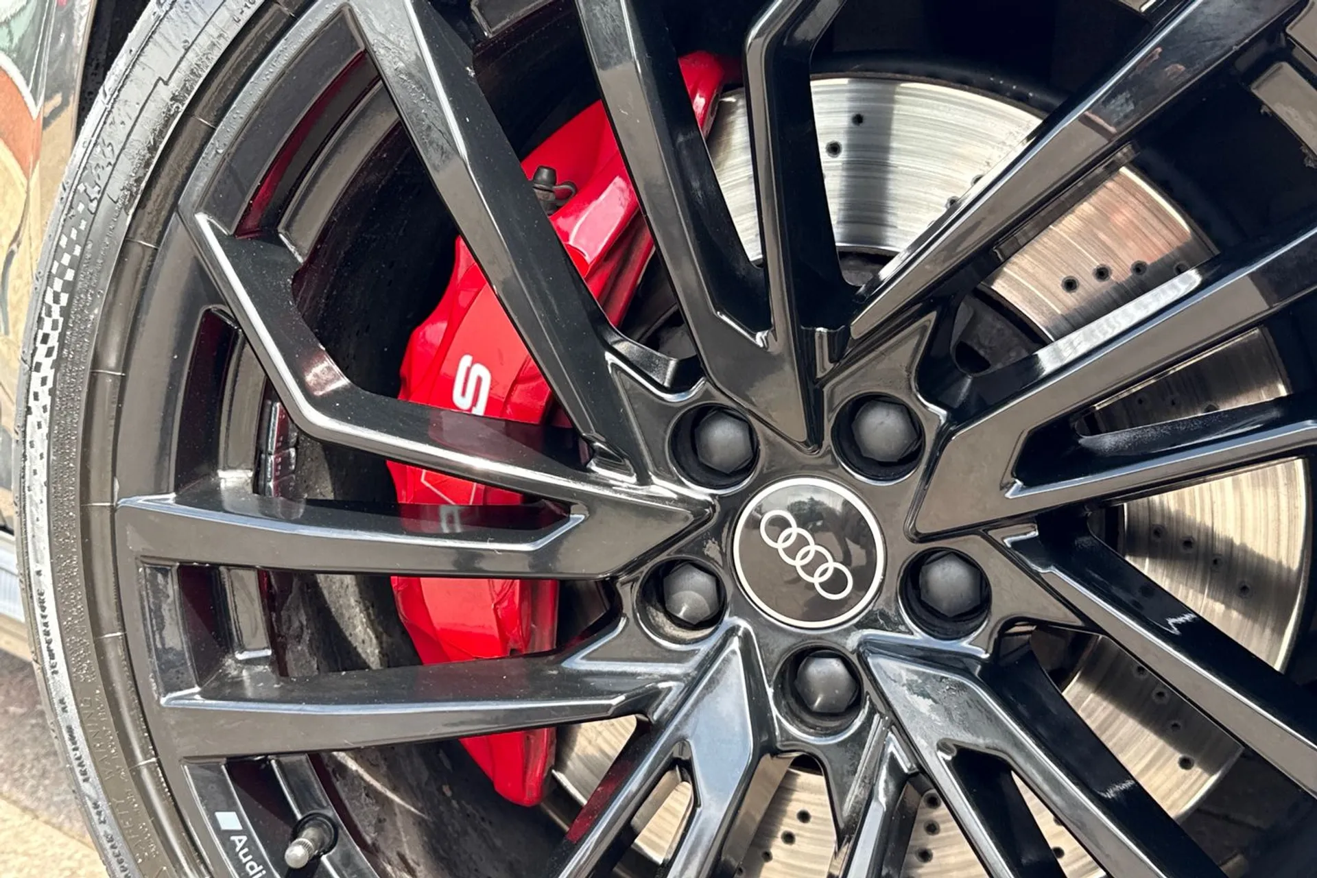 Audi RS4 thumbnail image number 45