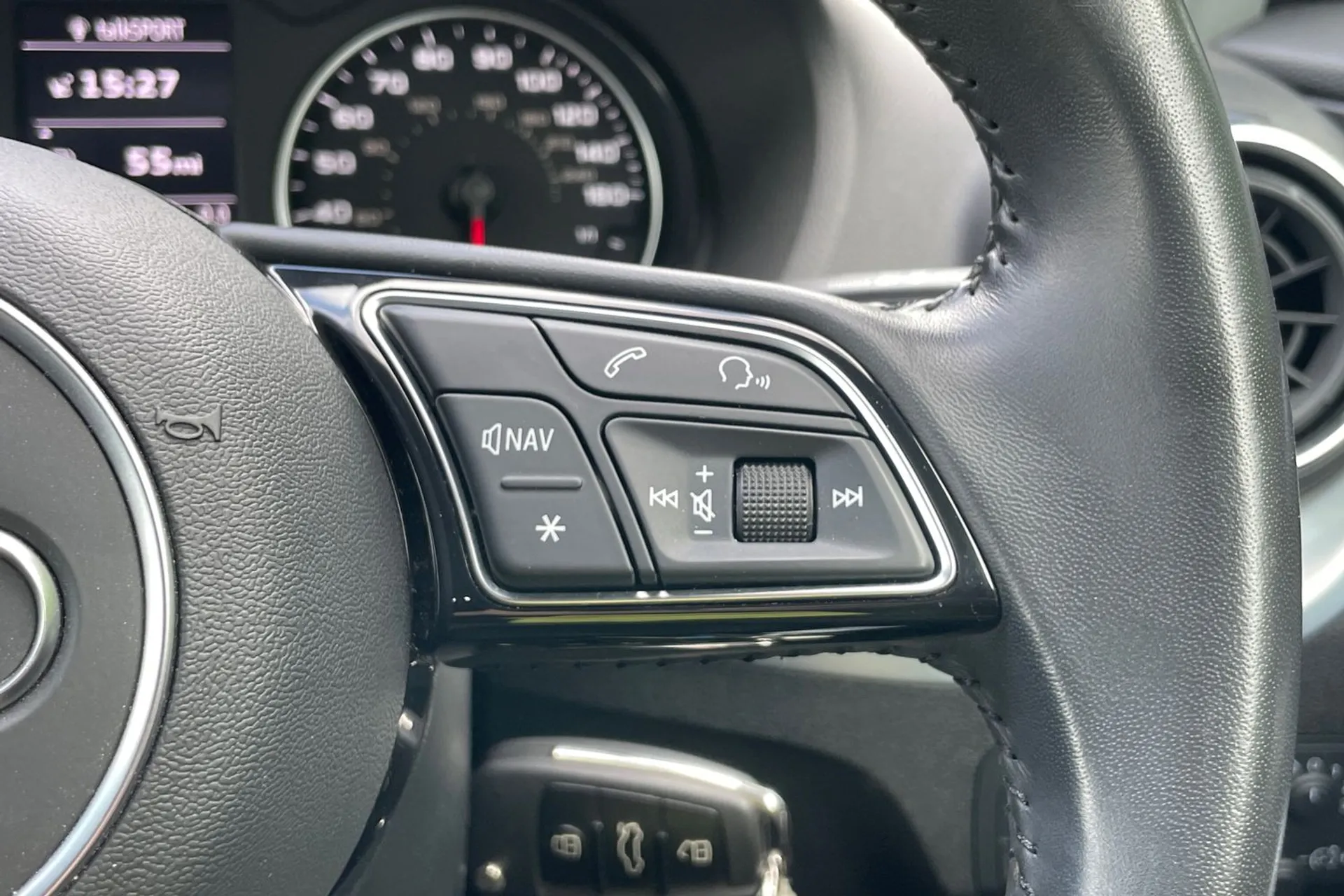 Audi Q2 thumbnail image number 41