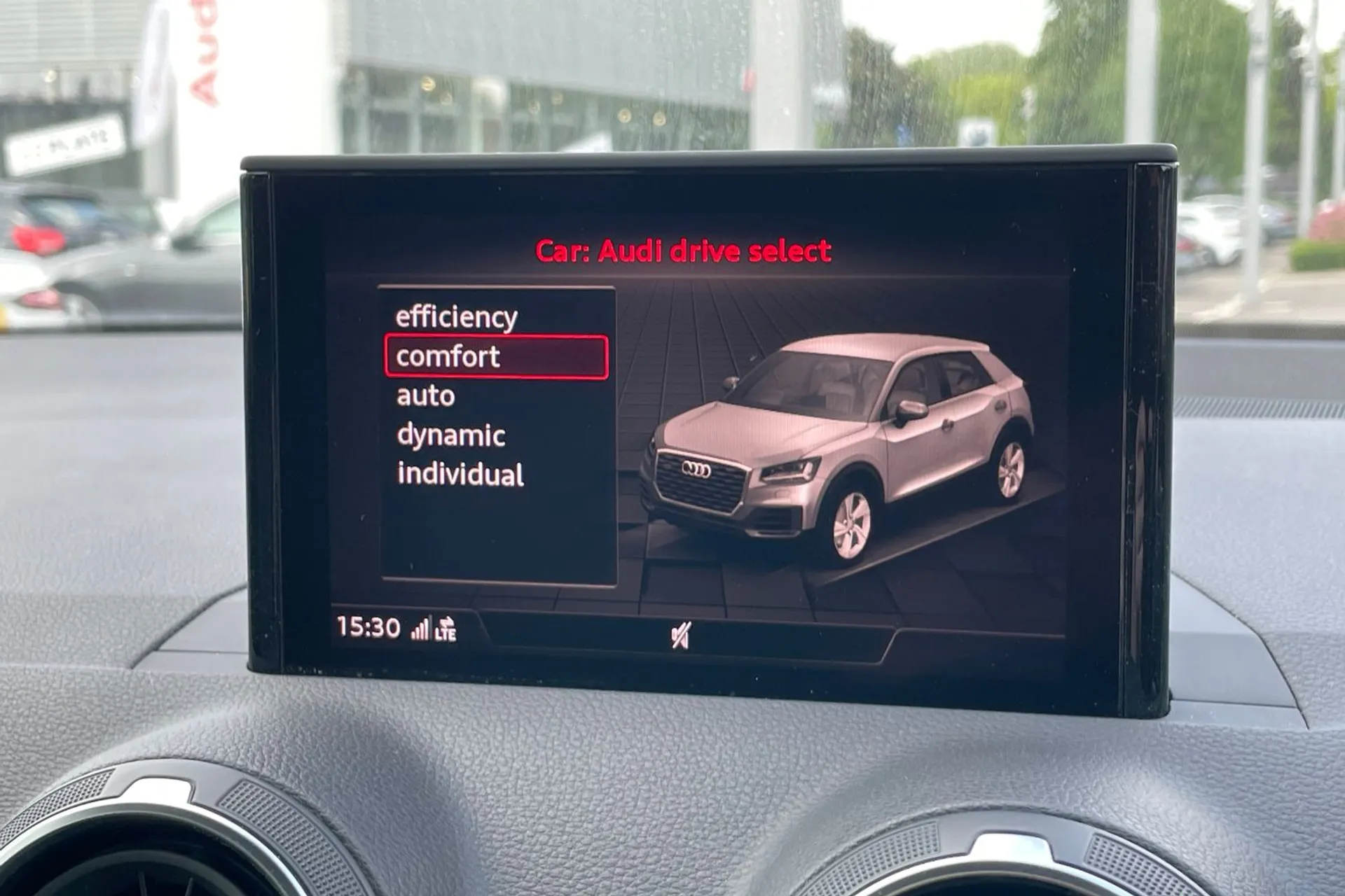 Audi Q2 thumbnail image number 21