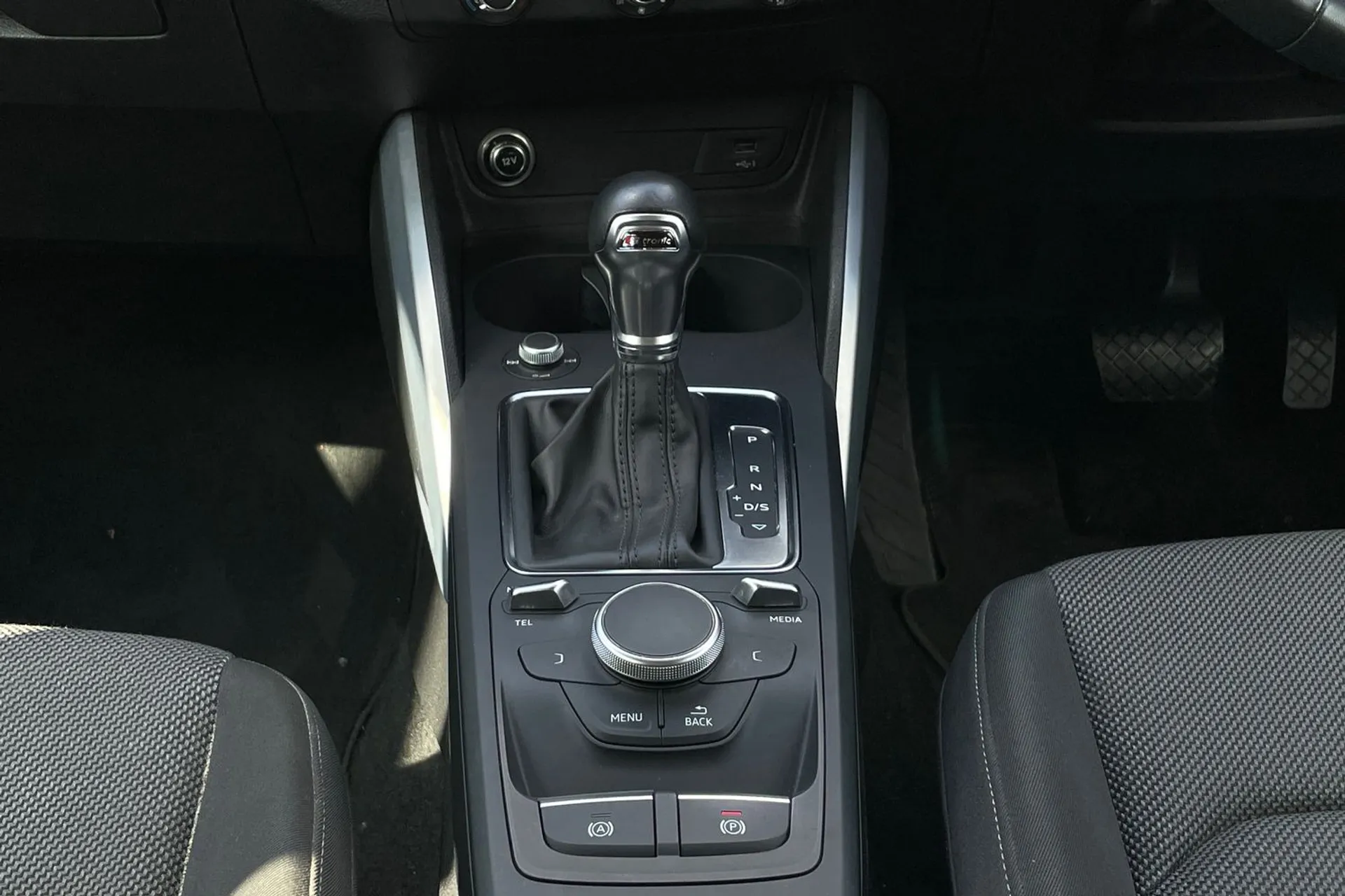 Audi Q2 thumbnail image number 39