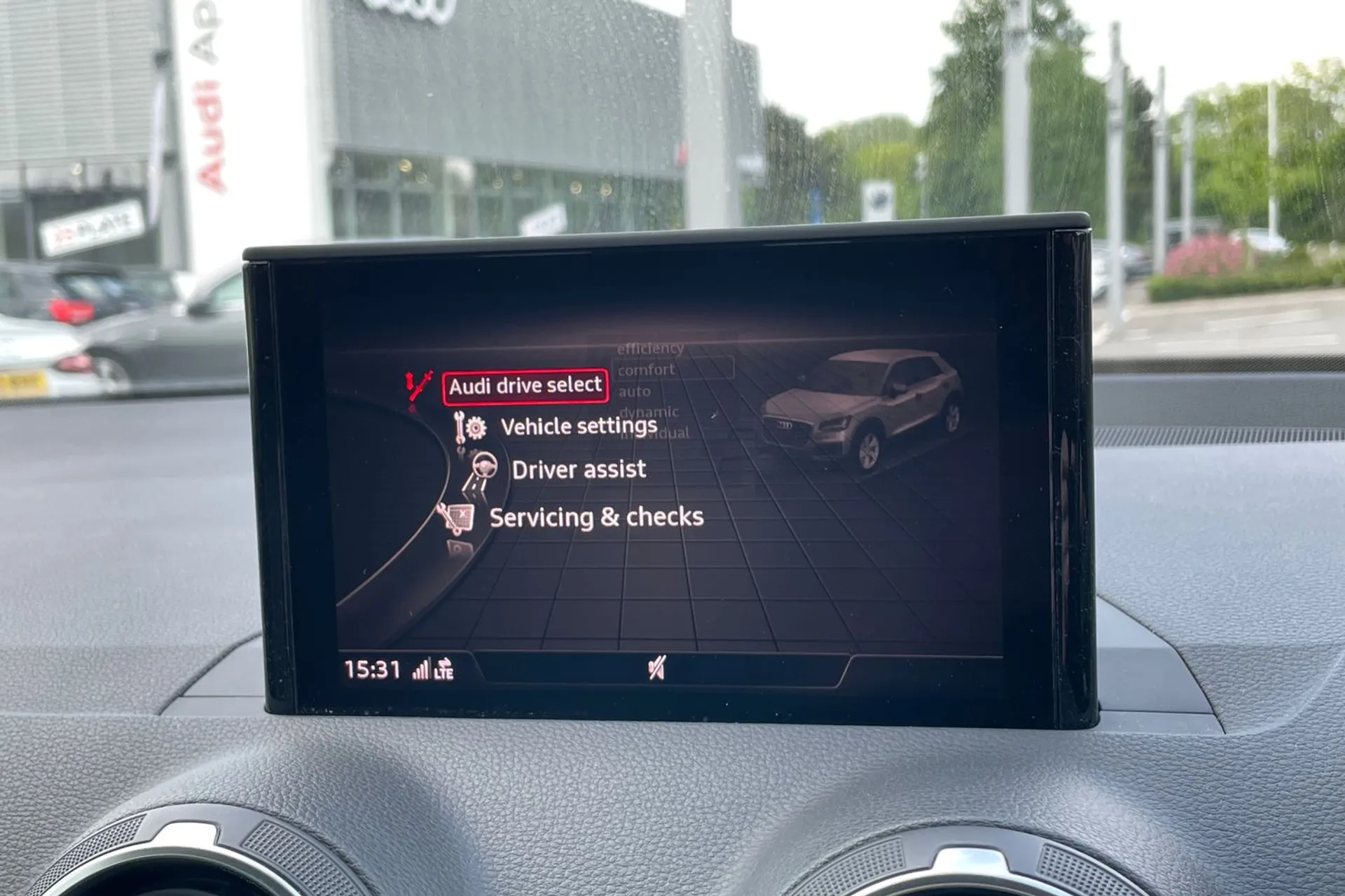 Audi Q2 thumbnail image number 23