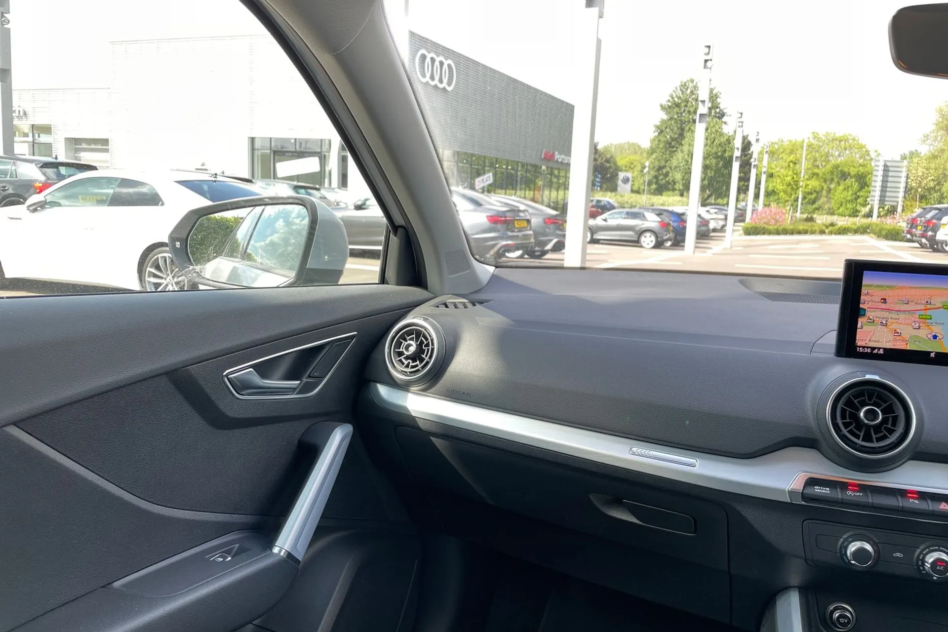 Audi Q2 thumbnail image number 36