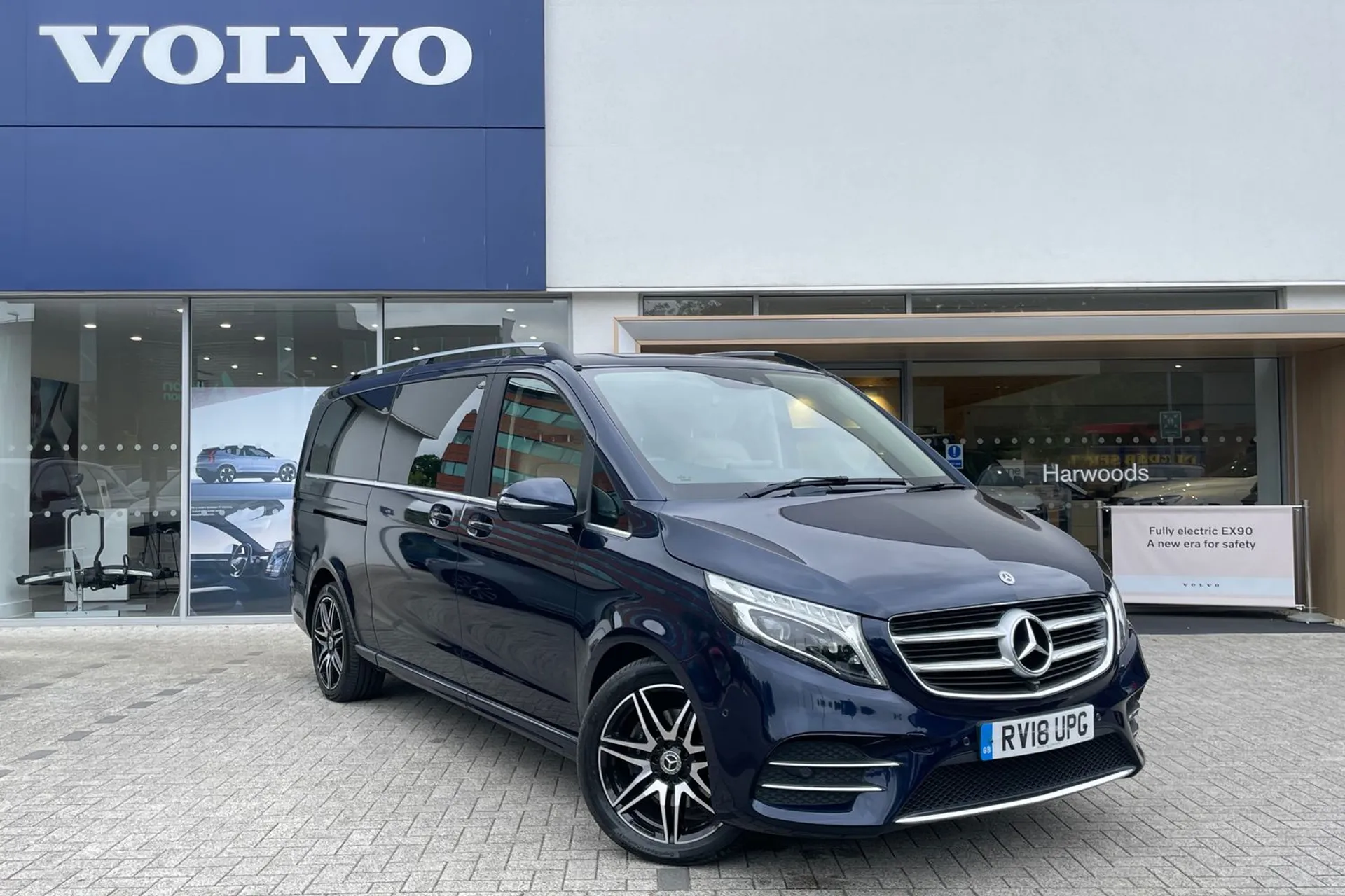 MERCEDES-BENZ V CLASS focused image
