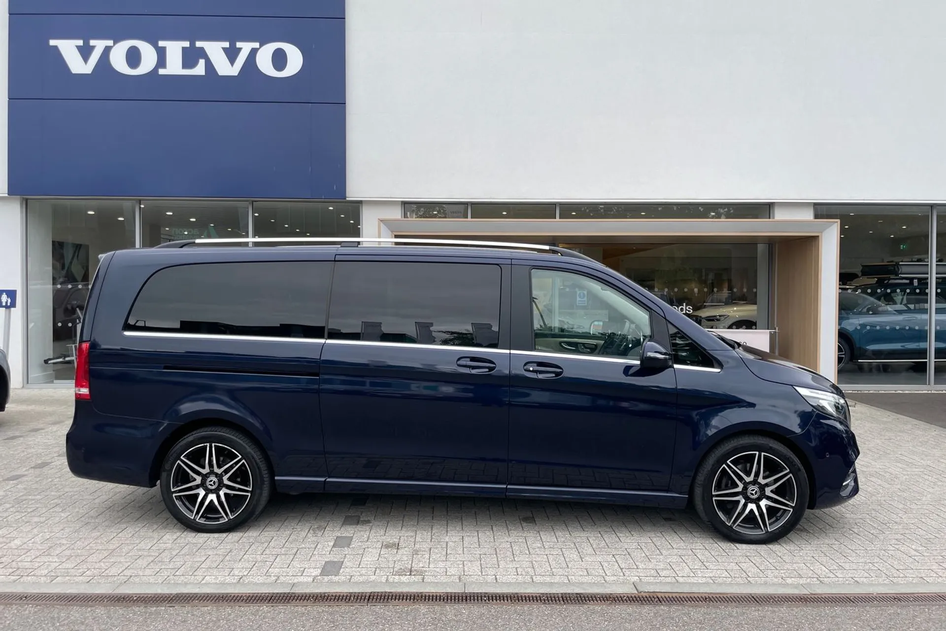 MERCEDES-BENZ V CLASS thumbnail image number 2
