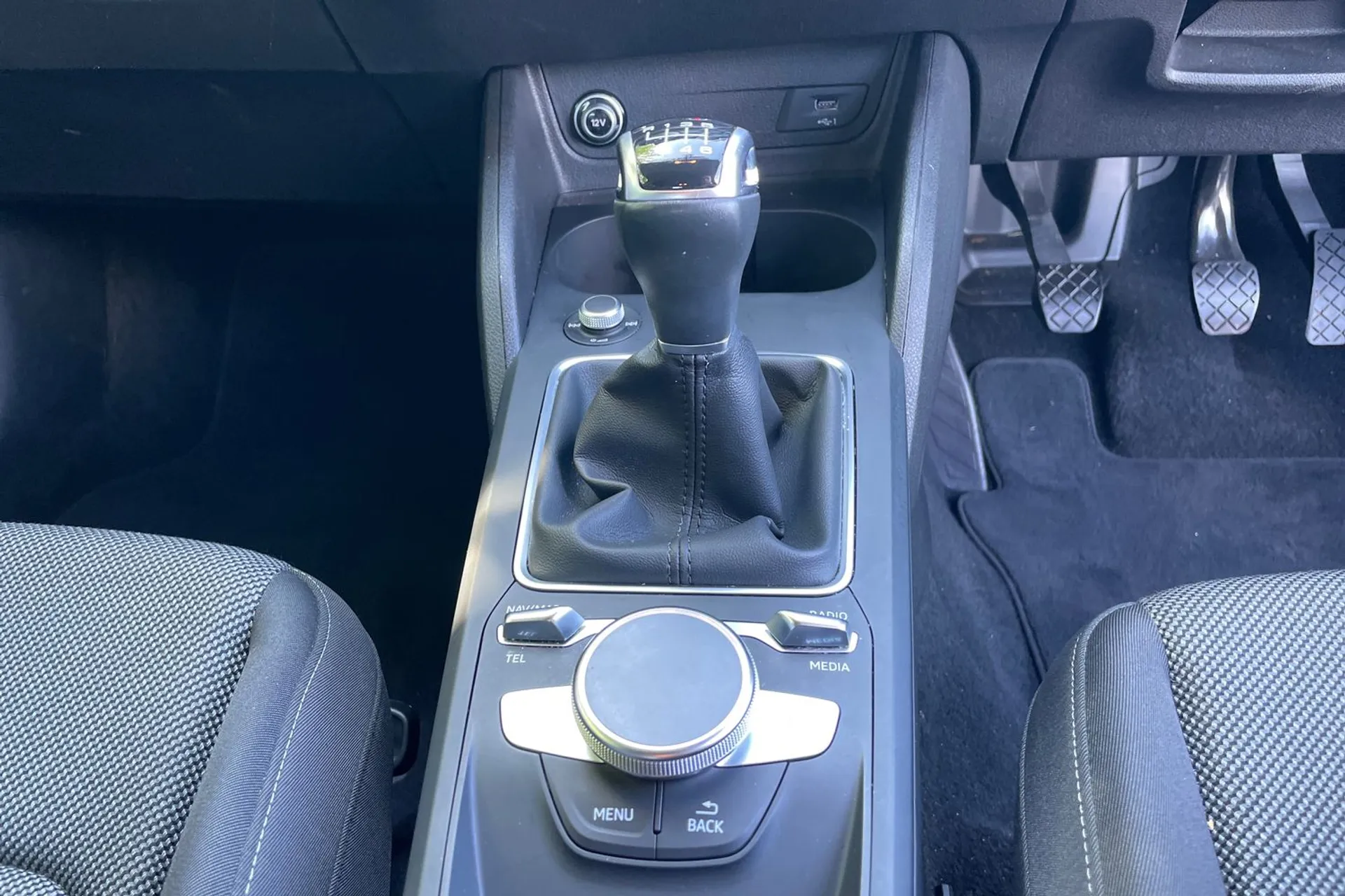 Audi Q2 thumbnail image number 38