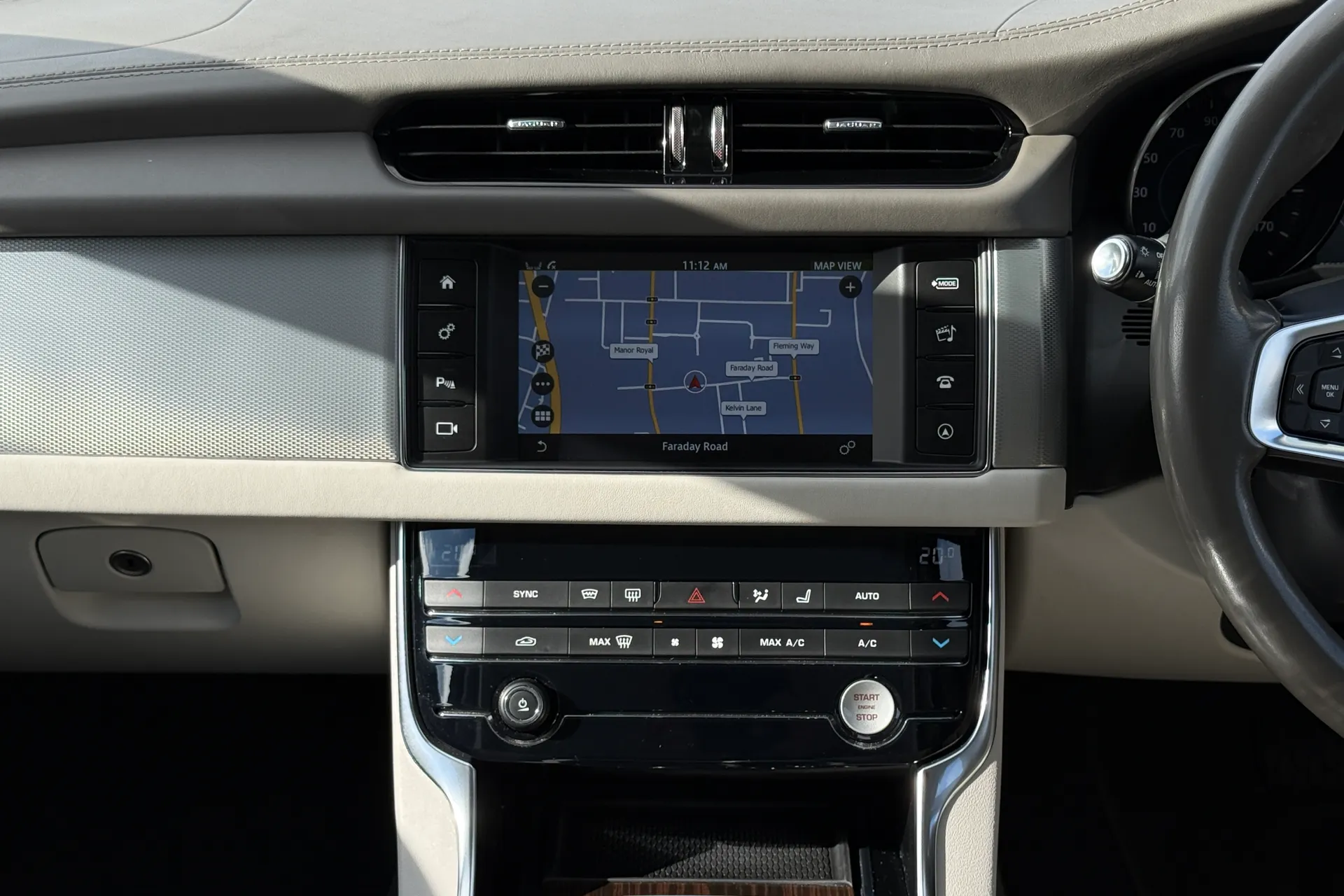 Jaguar XF thumbnail image number 17