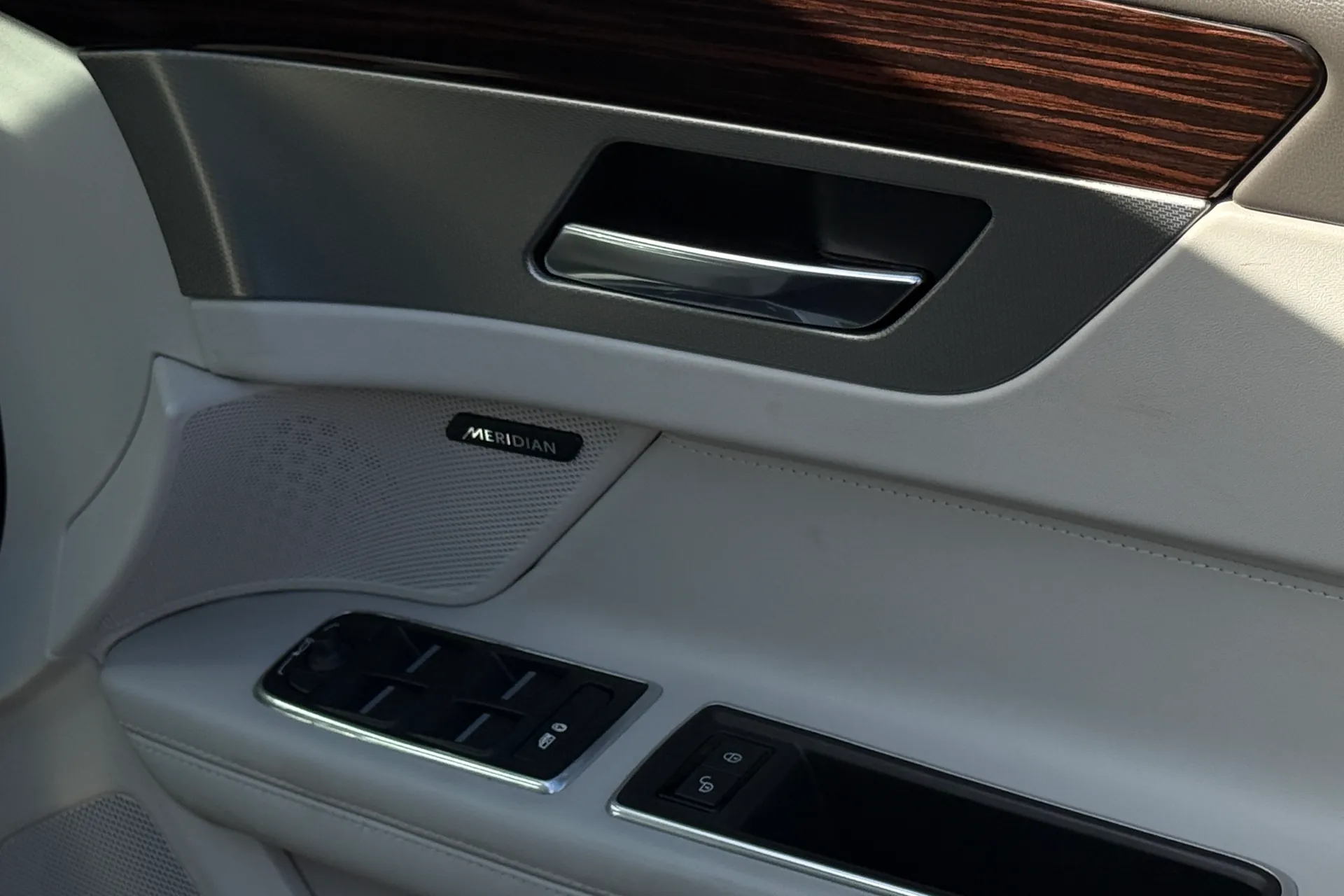 Jaguar XF thumbnail image number 19