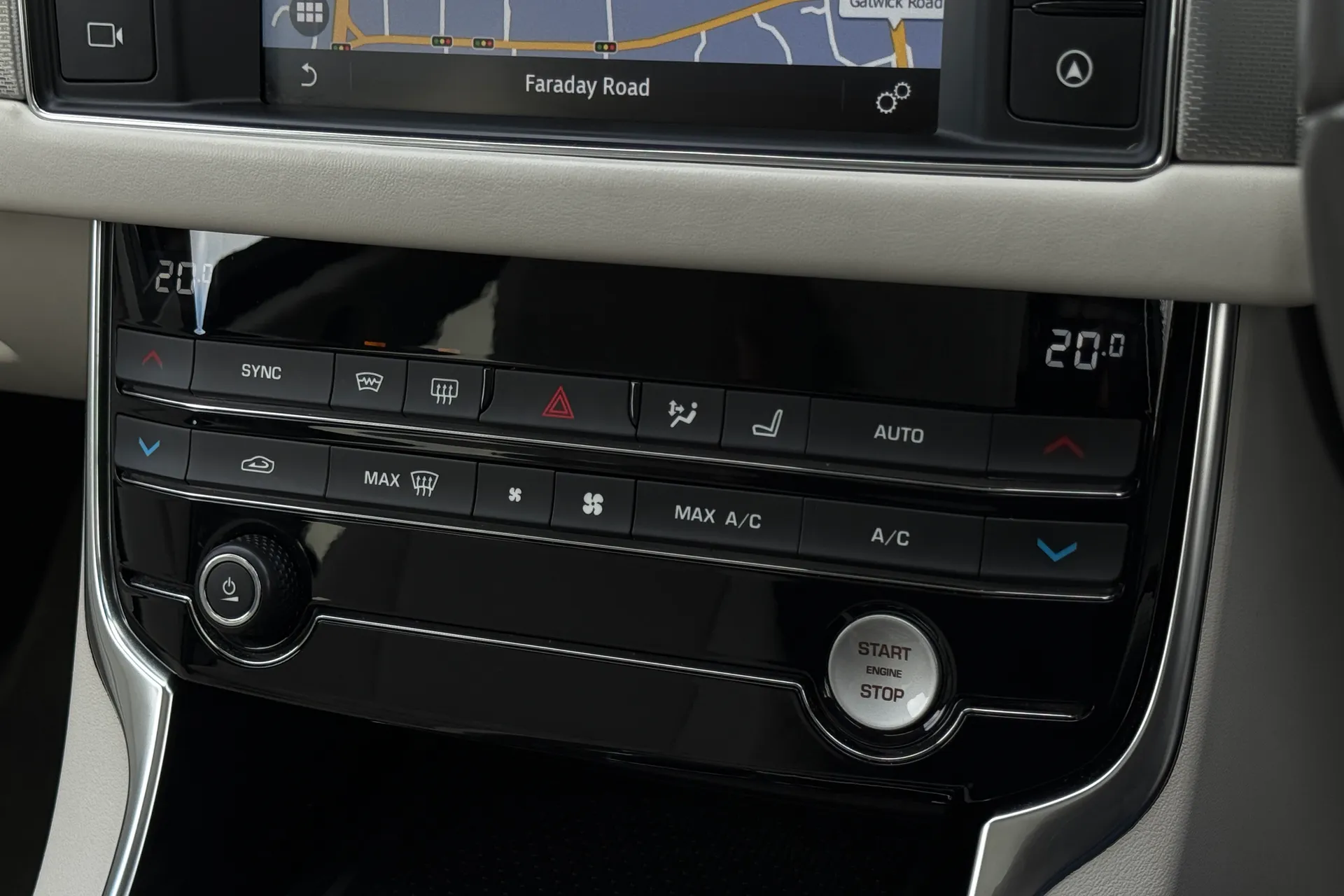 Jaguar XF thumbnail image number 21