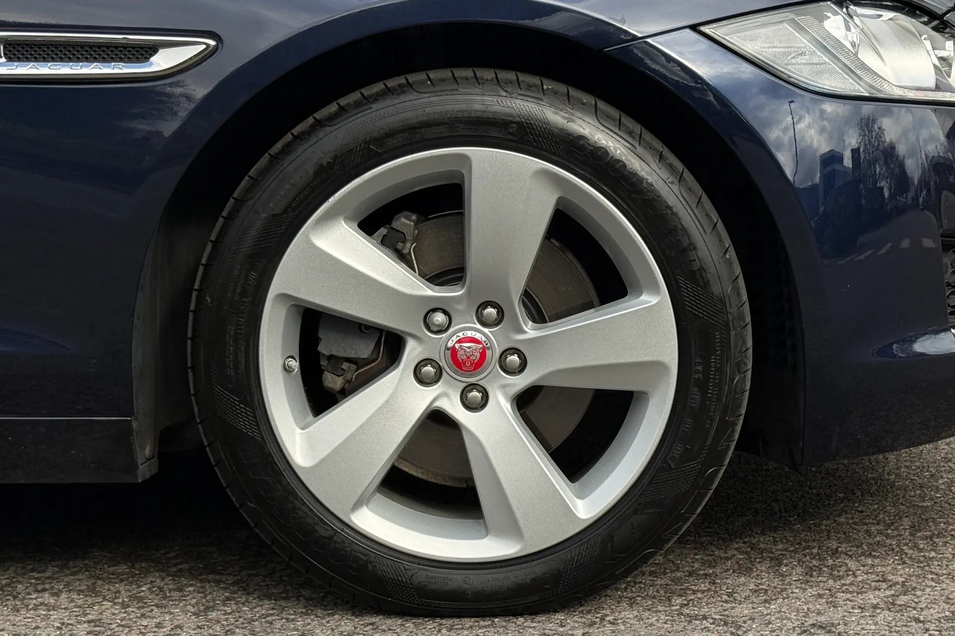 Jaguar XF thumbnail image number 14