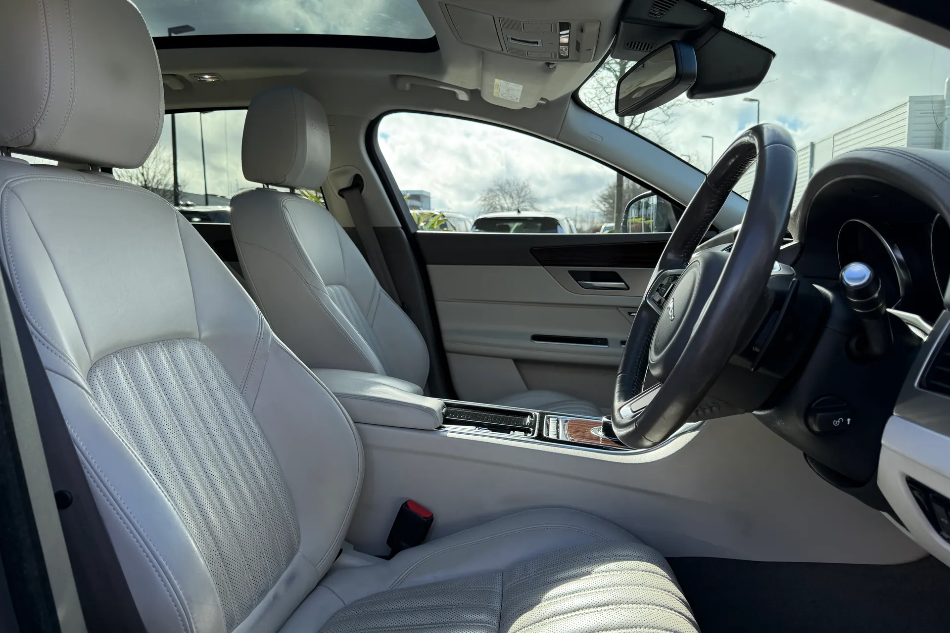 Jaguar XF thumbnail image number 29