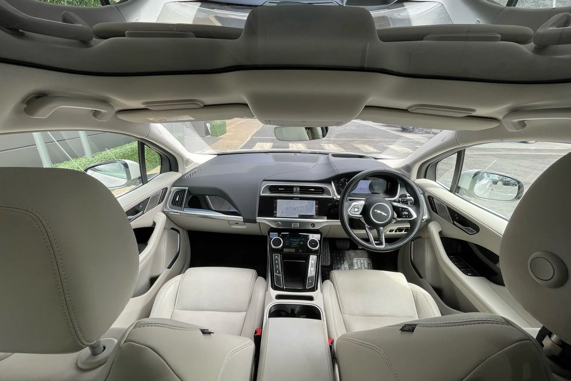 Jaguar I-PACE thumbnail image number 4