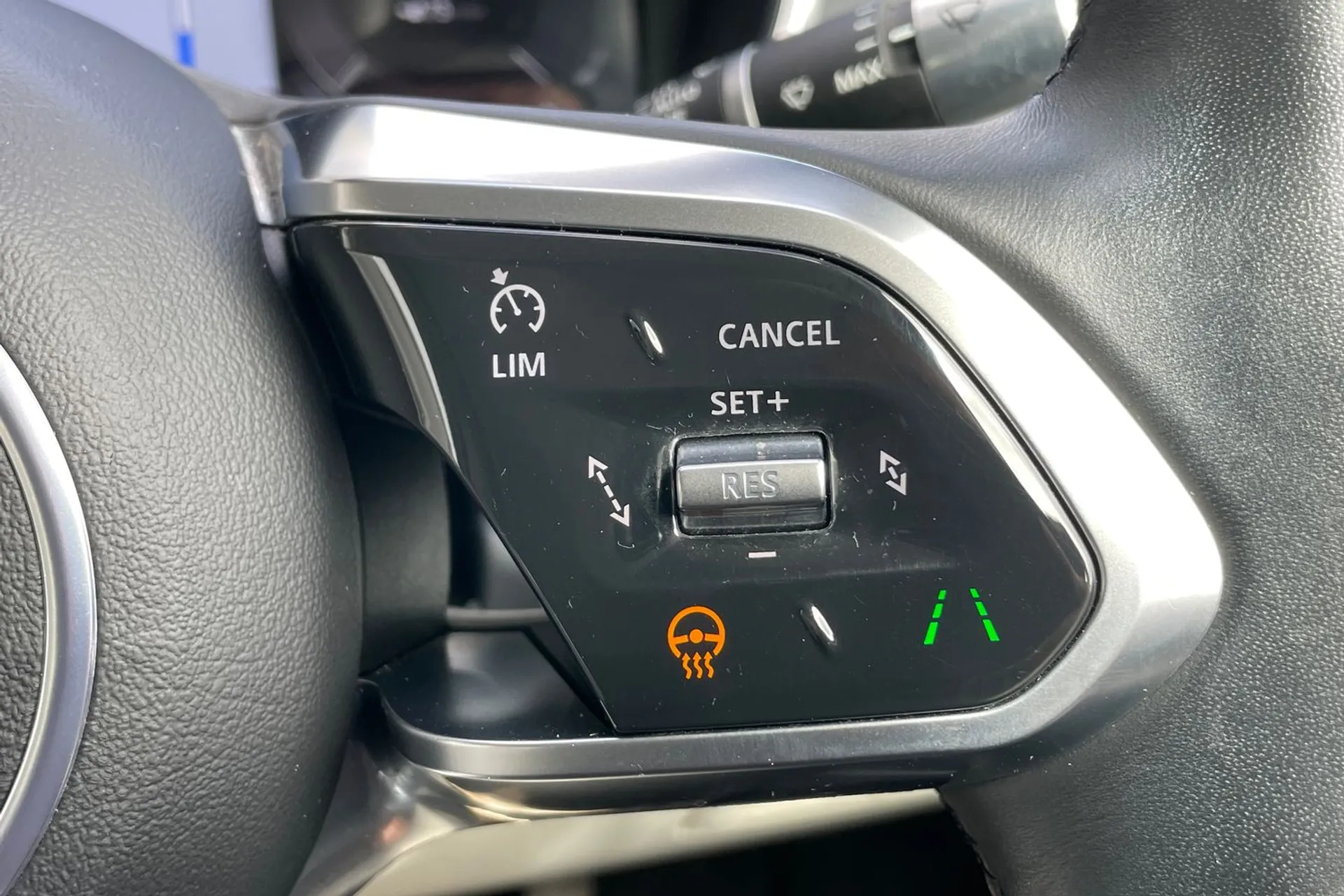 Jaguar I-PACE thumbnail image number 50